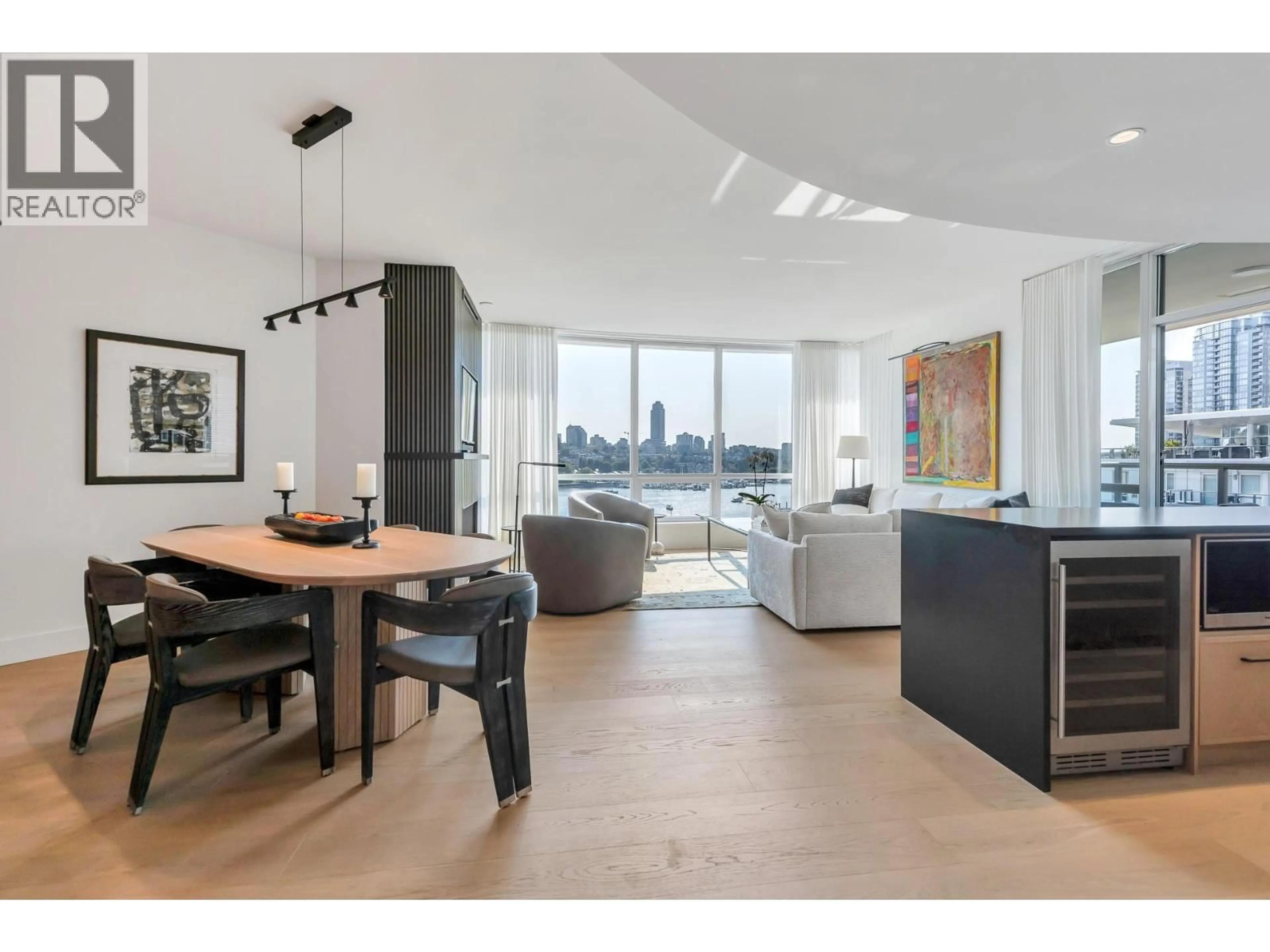Unknown for 801 - 1328 MARINASIDE CRESCENT, Vancouver British Columbia V6Z3B3