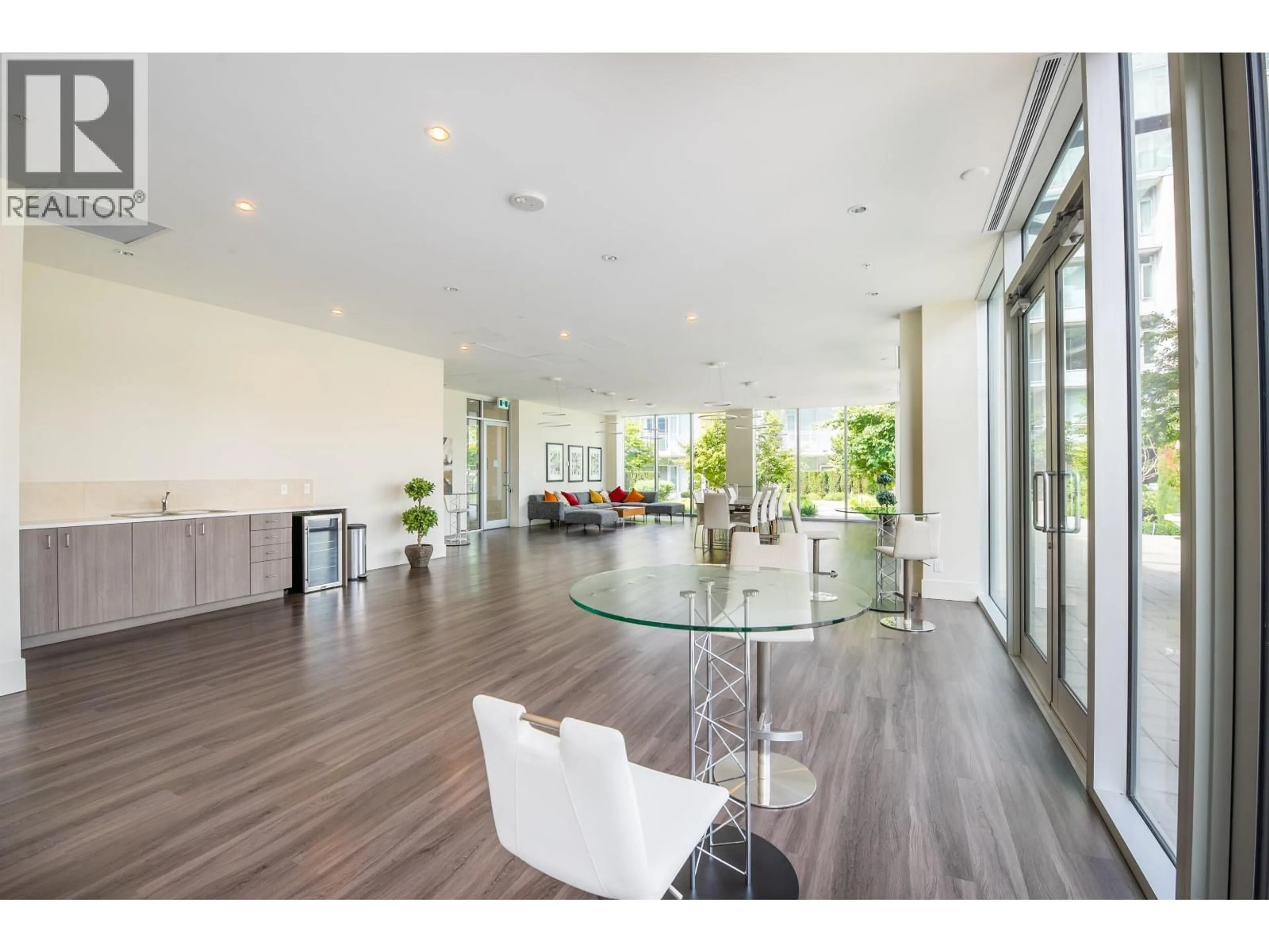 Indoor foyer for 501 - 8688 HAZELBRIDGE WAY, Richmond British Columbia V6X0R6