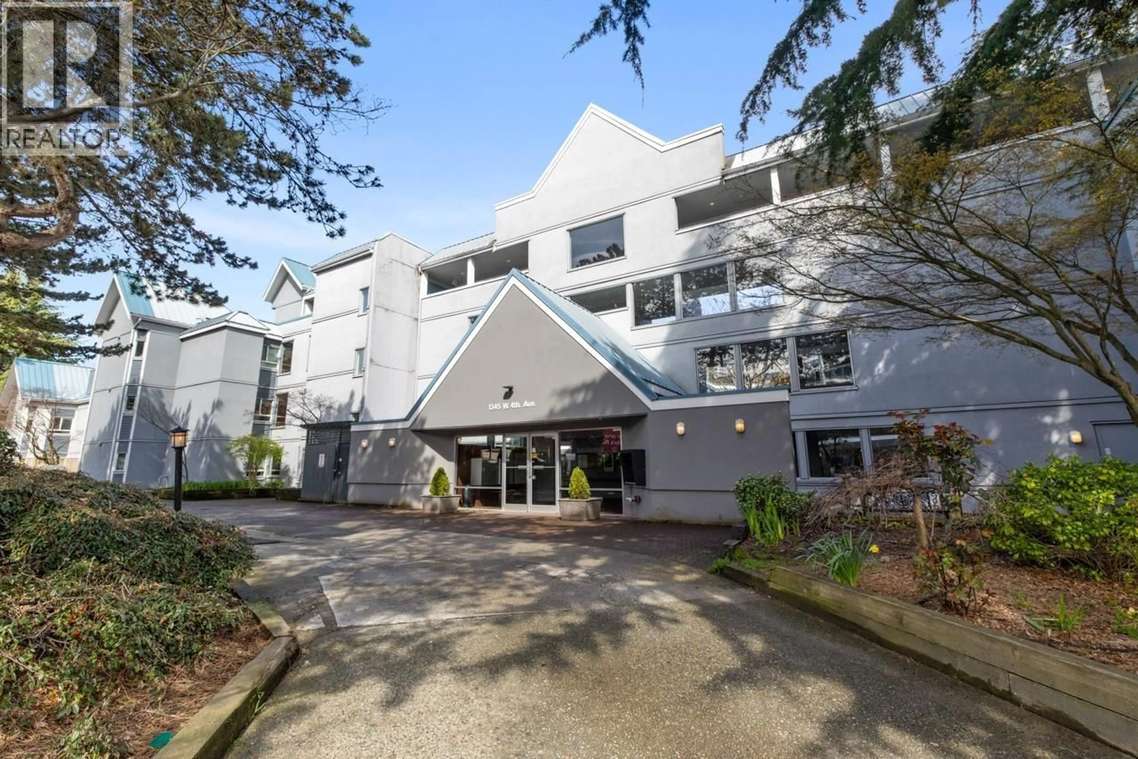 Indoor foyer for 205 - 1345 4TH AVENUE, Vancouver British Columbia V6H3Y8
