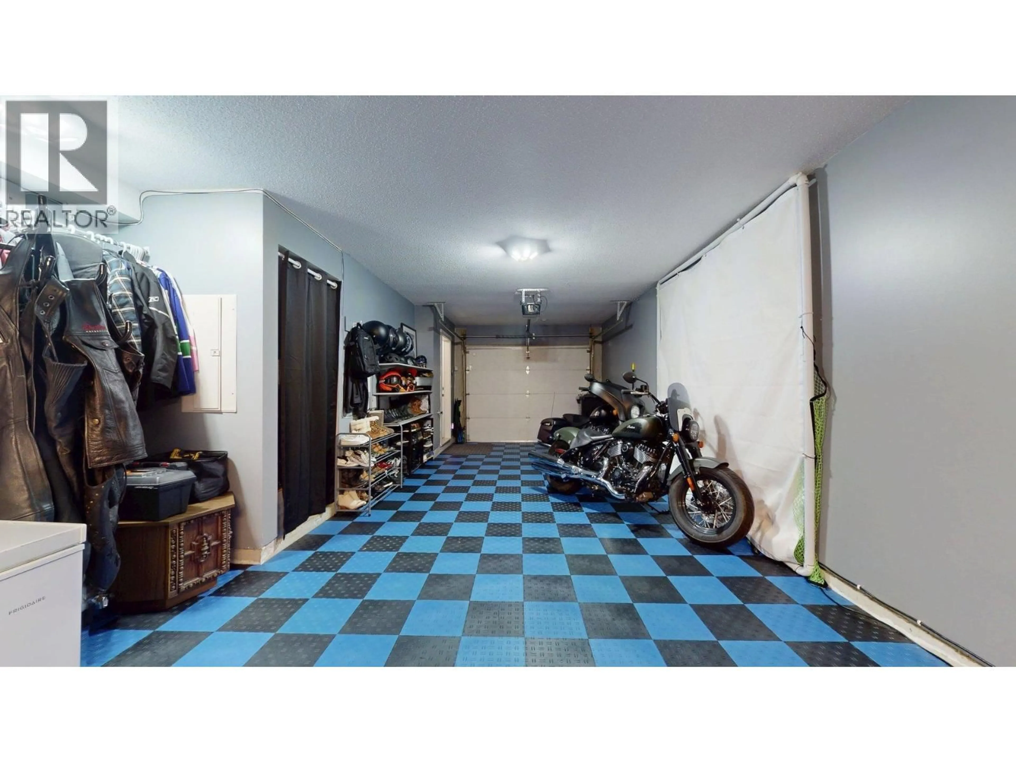 Indoor garage for 1274 STONEMOUNT PLACE, Squamish British Columbia V8B0R8