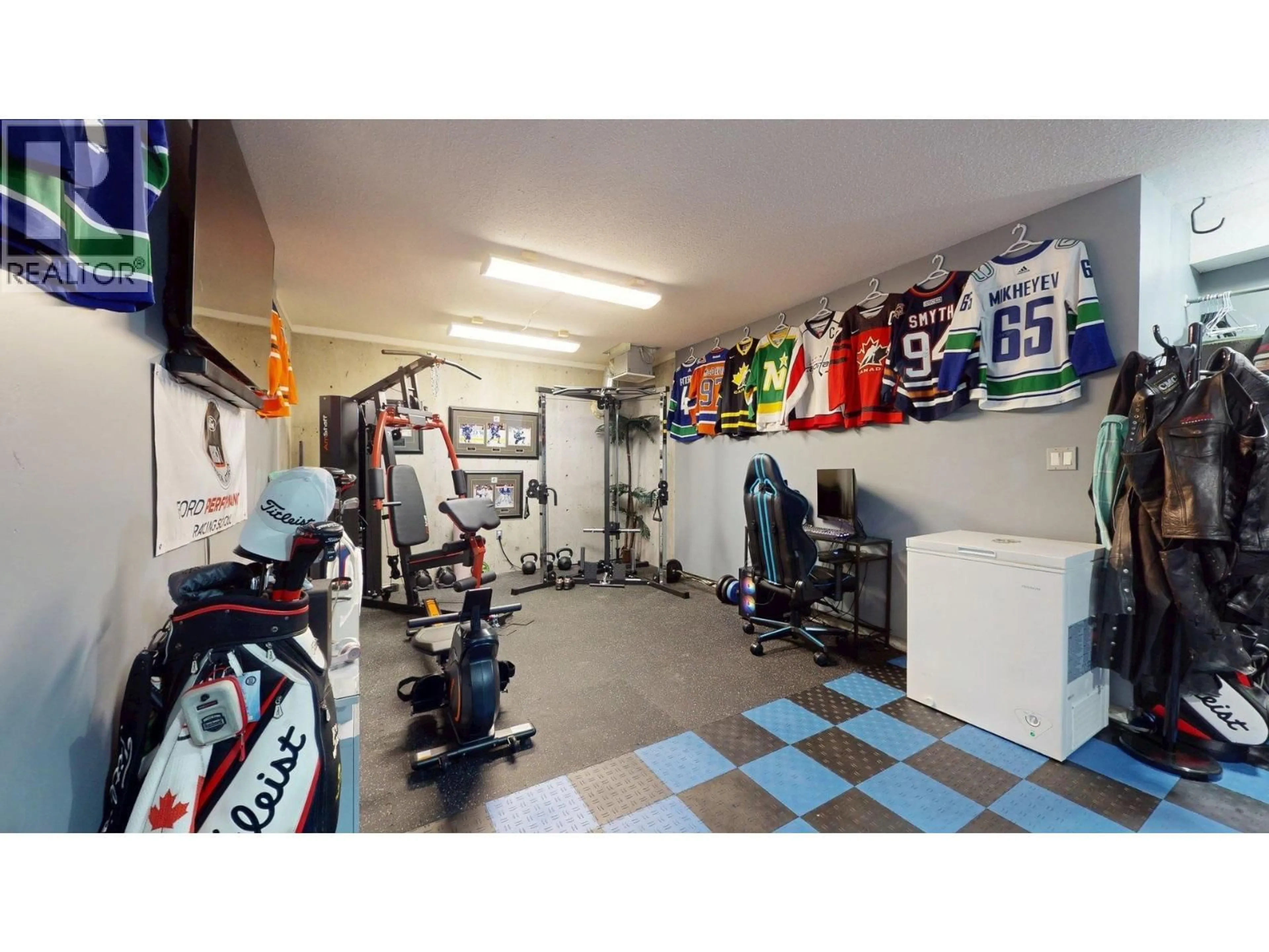 Indoor garage for 1274 STONEMOUNT PLACE, Squamish British Columbia V8B0R8