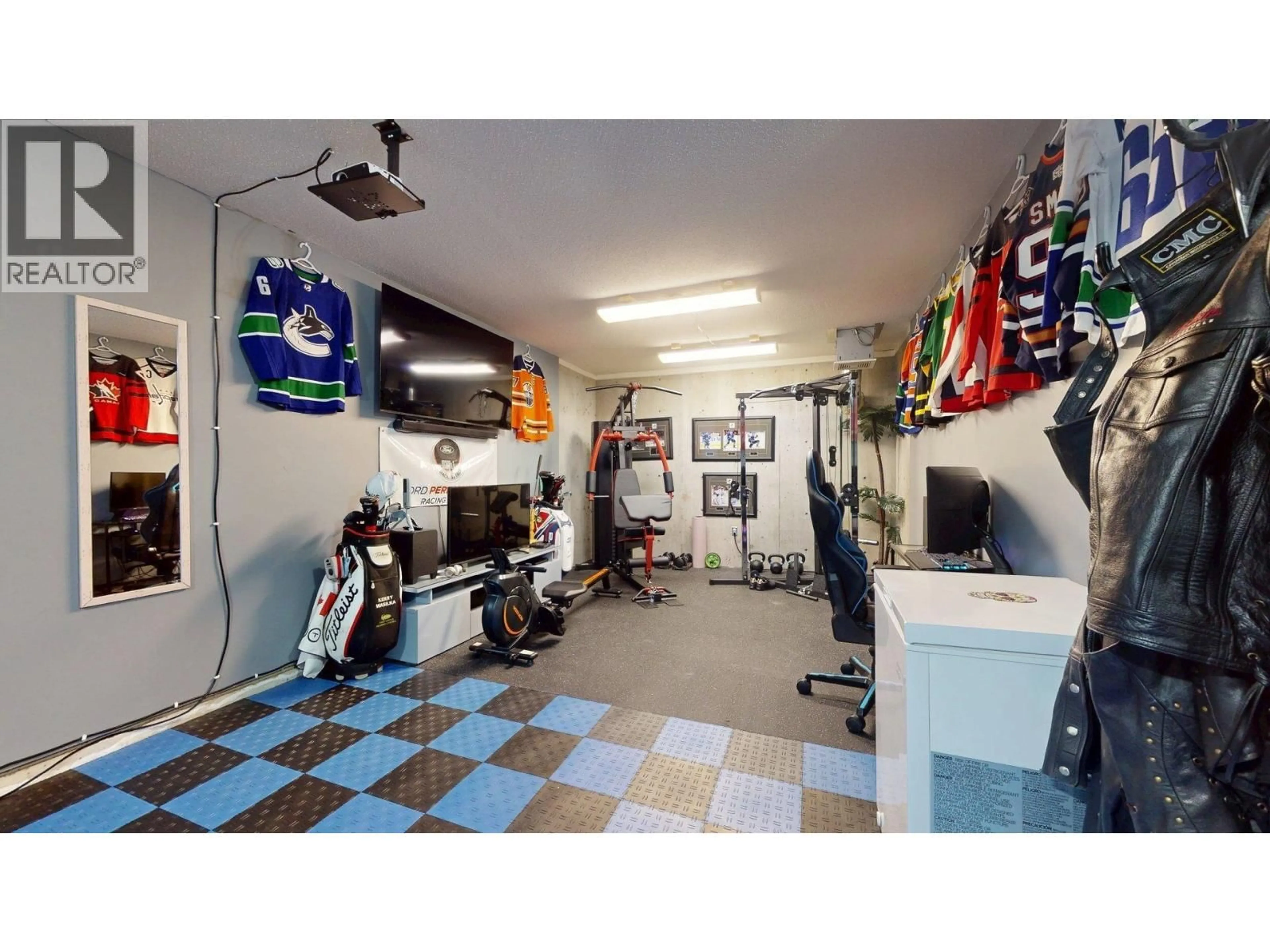 Indoor garage for 1274 STONEMOUNT PLACE, Squamish British Columbia V8B0R8