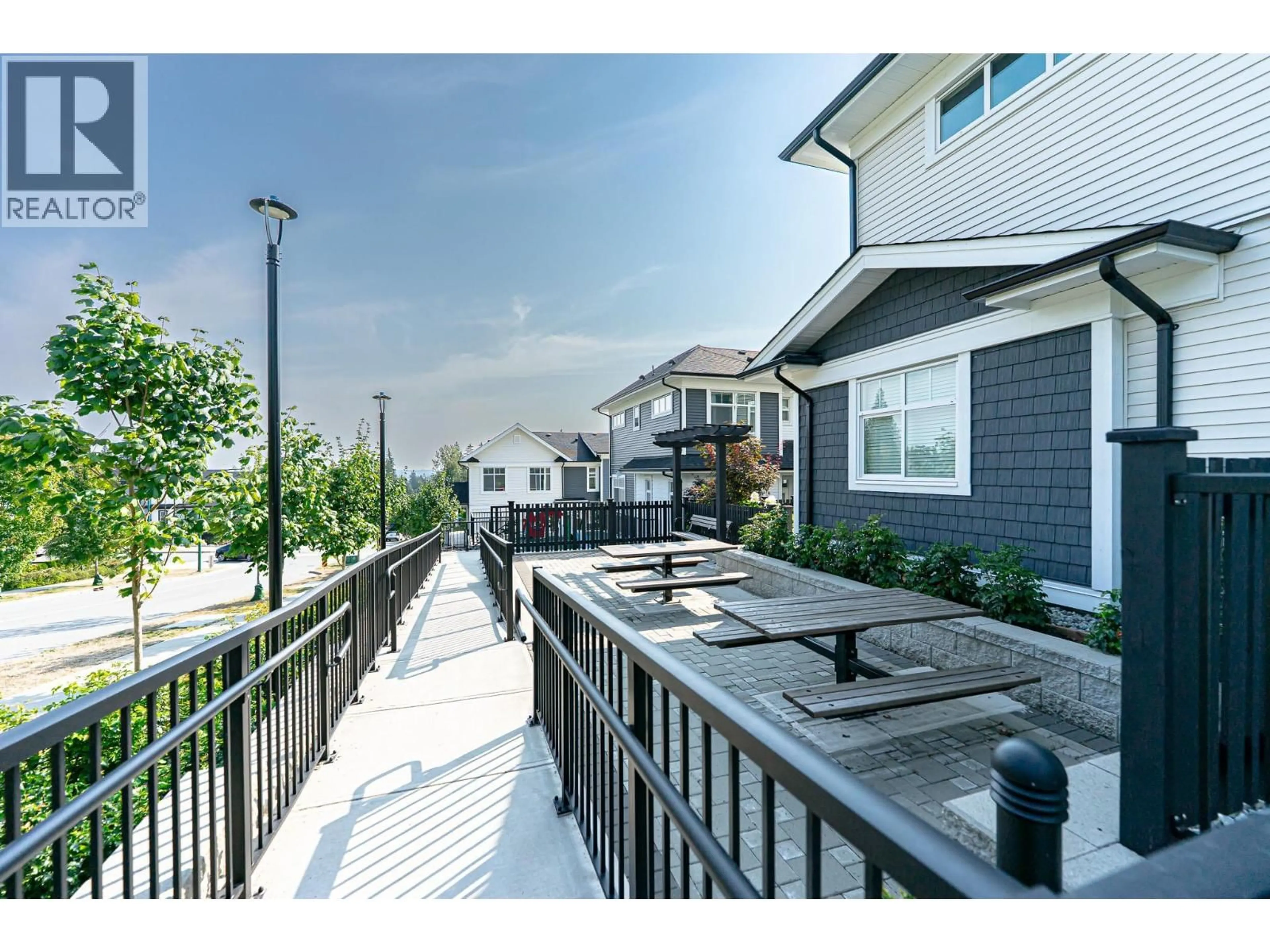 Patio, unknown for 112 - 3489 BAYCREST AVENUE, Coquitlam British Columbia V3B0T4