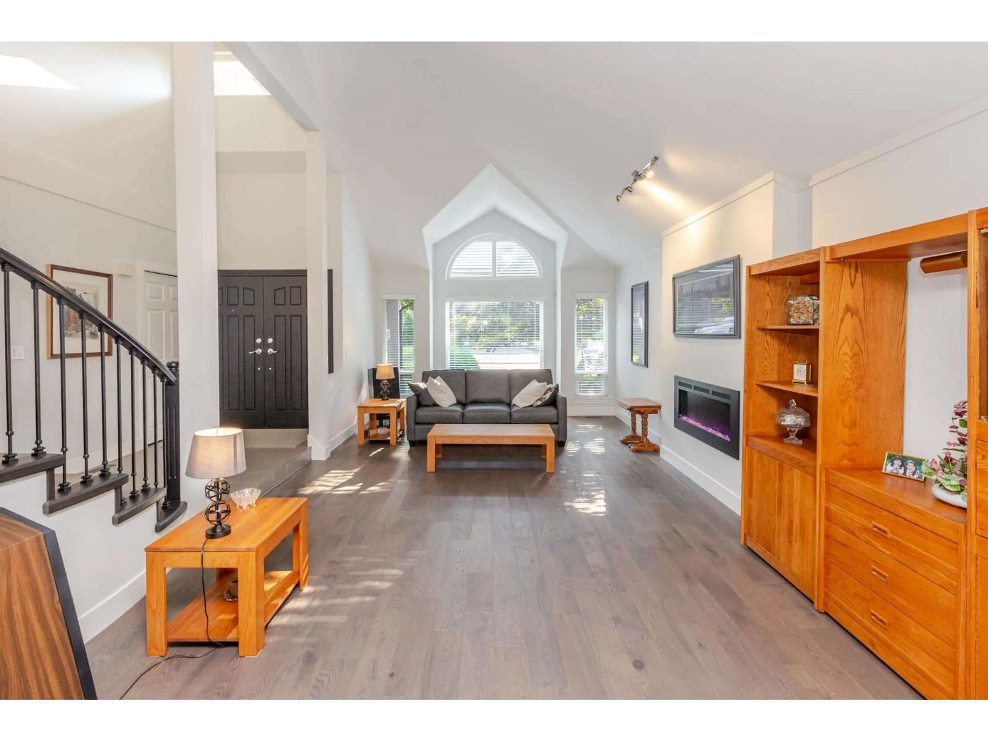 Indoor entryway for 11133 157, Surrey British Columbia V4N4R3