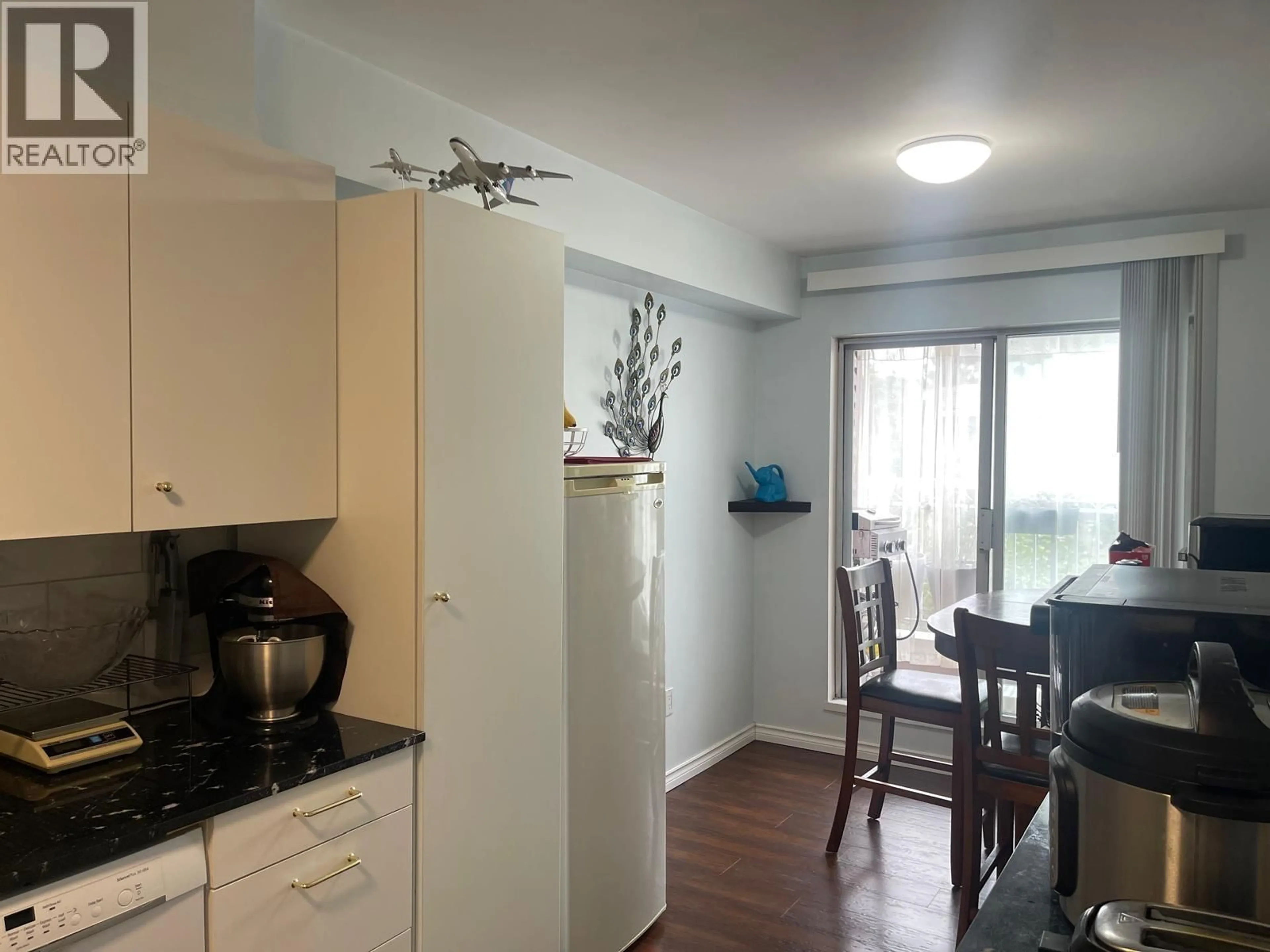 Standard kitchen, wood/laminate floor for 220 - 5500 ARCADIA ROAD, Richmond British Columbia V6X3P5