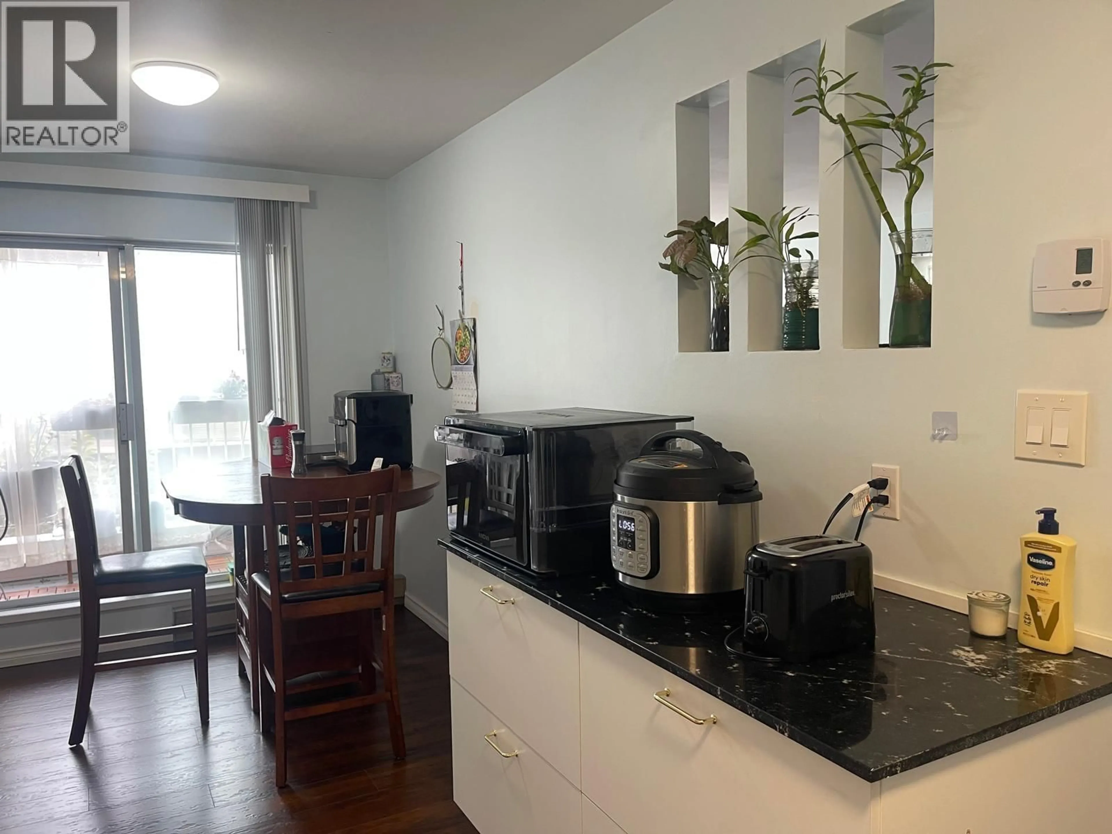 Standard kitchen, wood/laminate floor for 220 - 5500 ARCADIA ROAD, Richmond British Columbia V6X3P5
