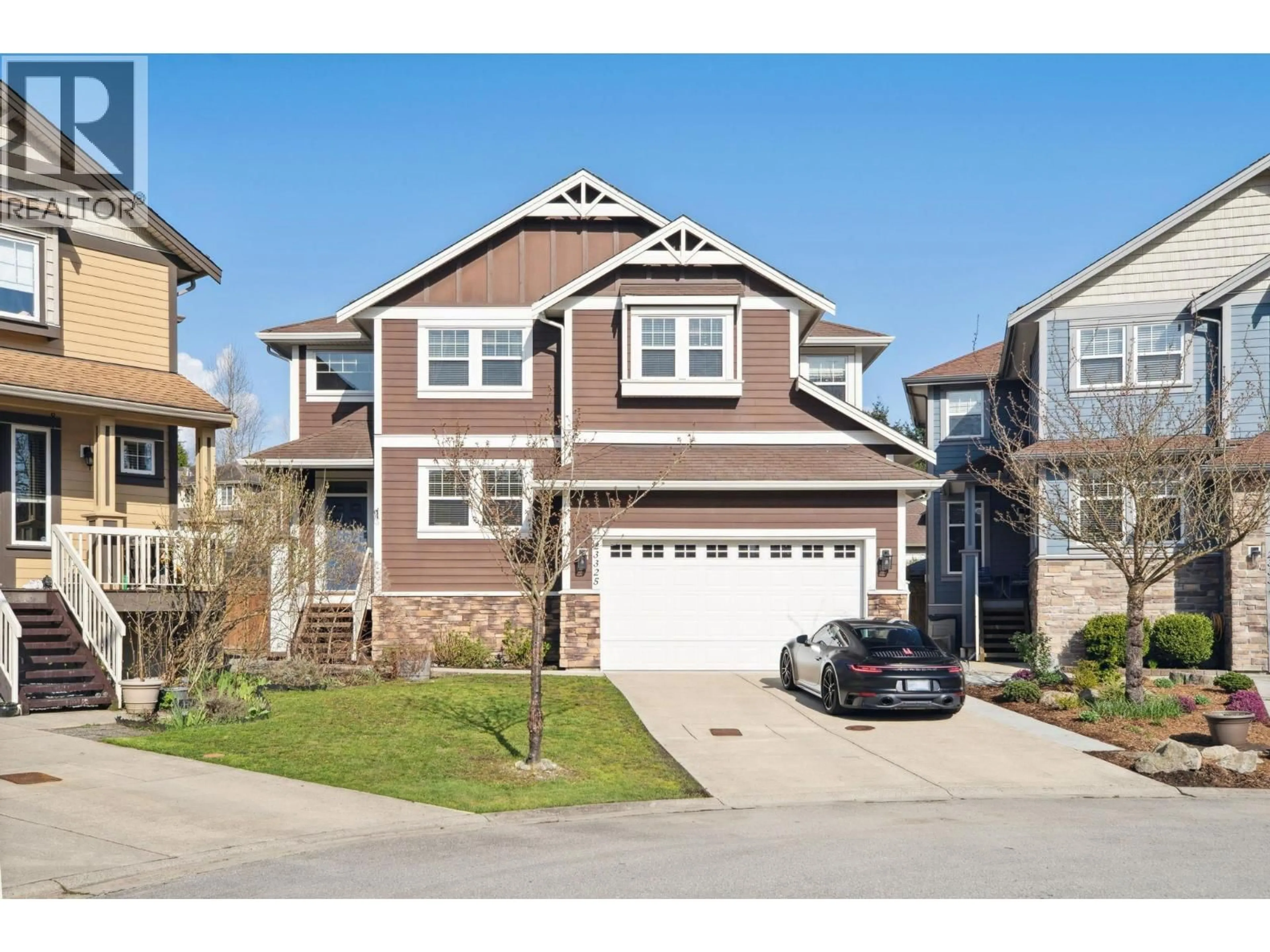 Home with vinyl exterior material, street for 23325 GRIFFEN ROAD, Maple Ridge British Columbia V2W0B6