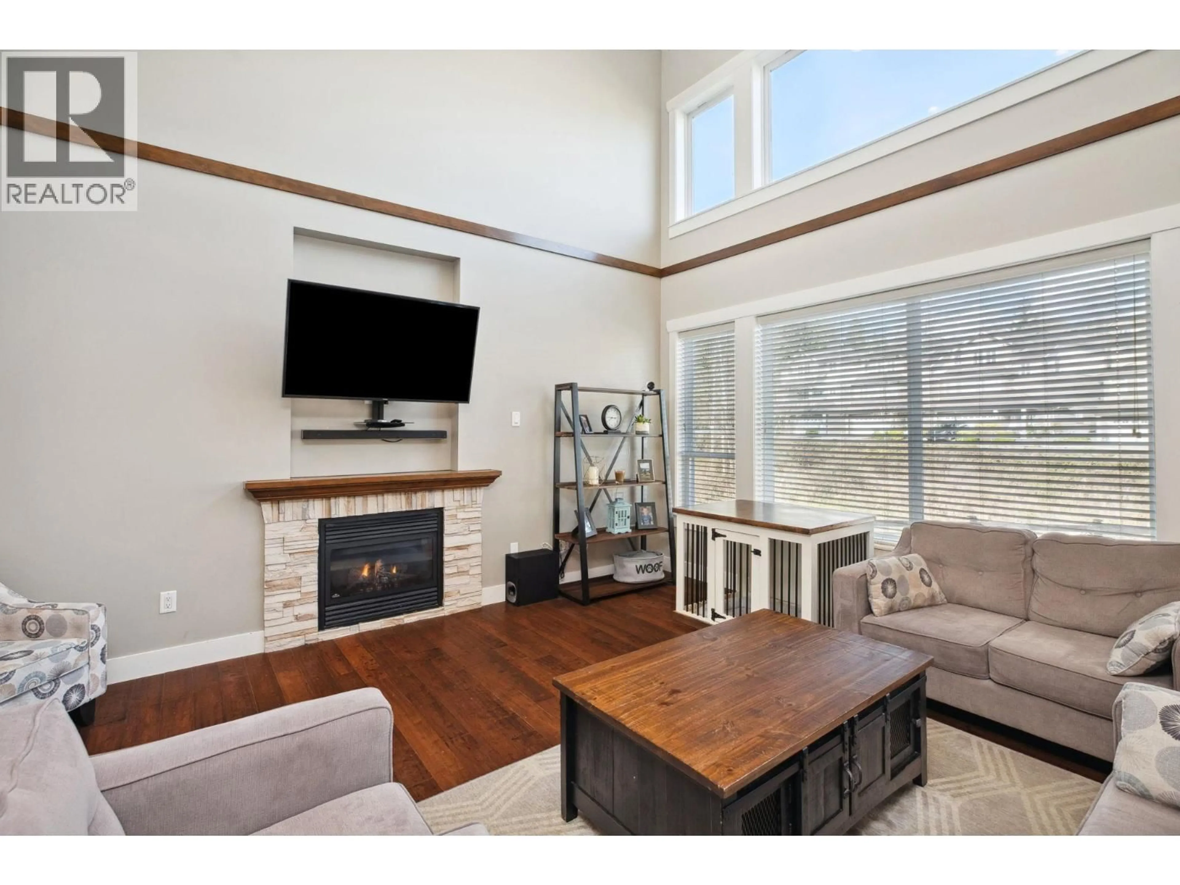 Living room with furniture, wood/laminate floor for 23325 GRIFFEN ROAD, Maple Ridge British Columbia V2W0B6