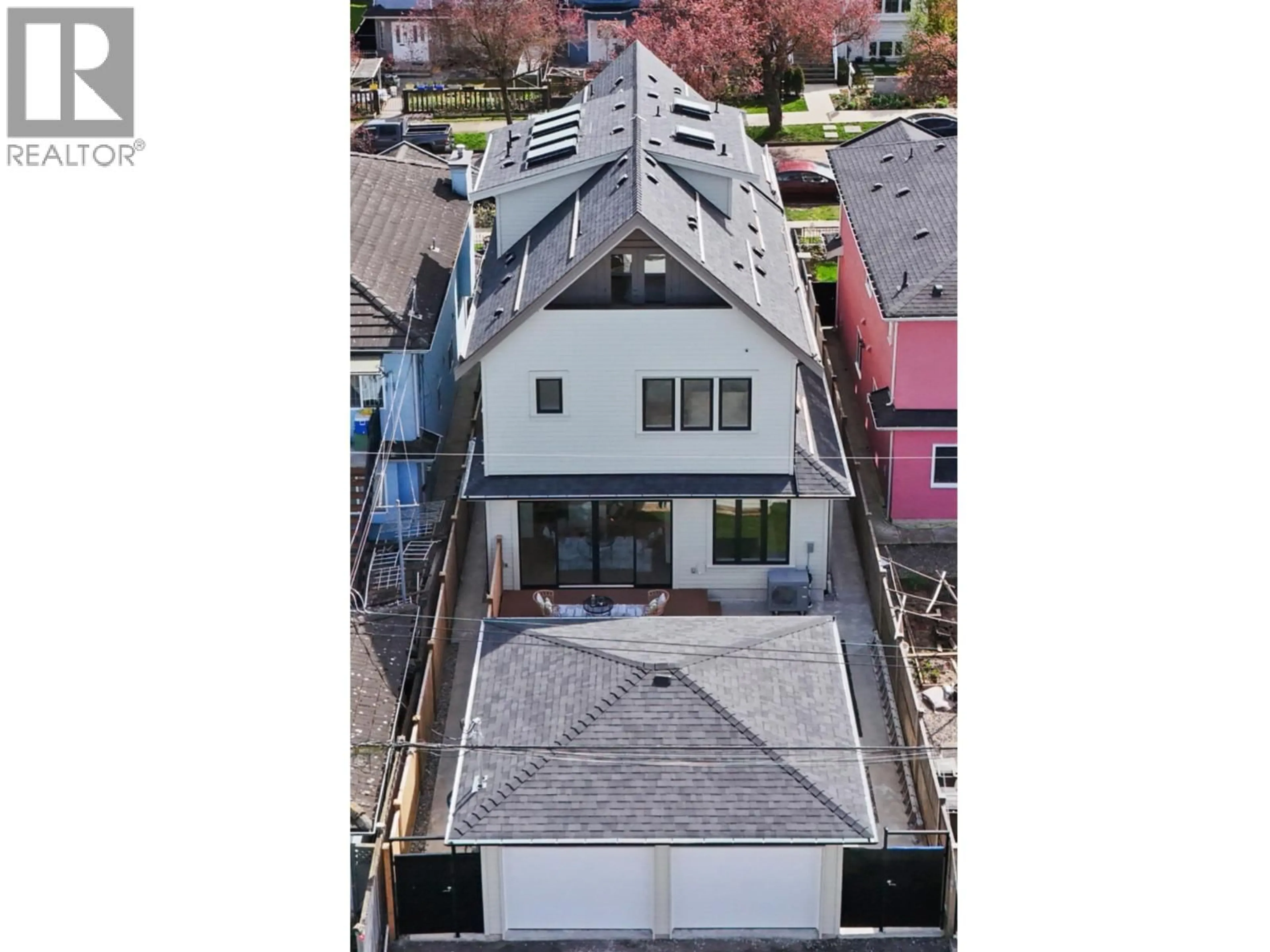 A pic from outside/outdoor area/front of a property/back of a property/a pic from drone, street for 2 - 2253 GRANT STREET, Vancouver British Columbia V5L2Z6