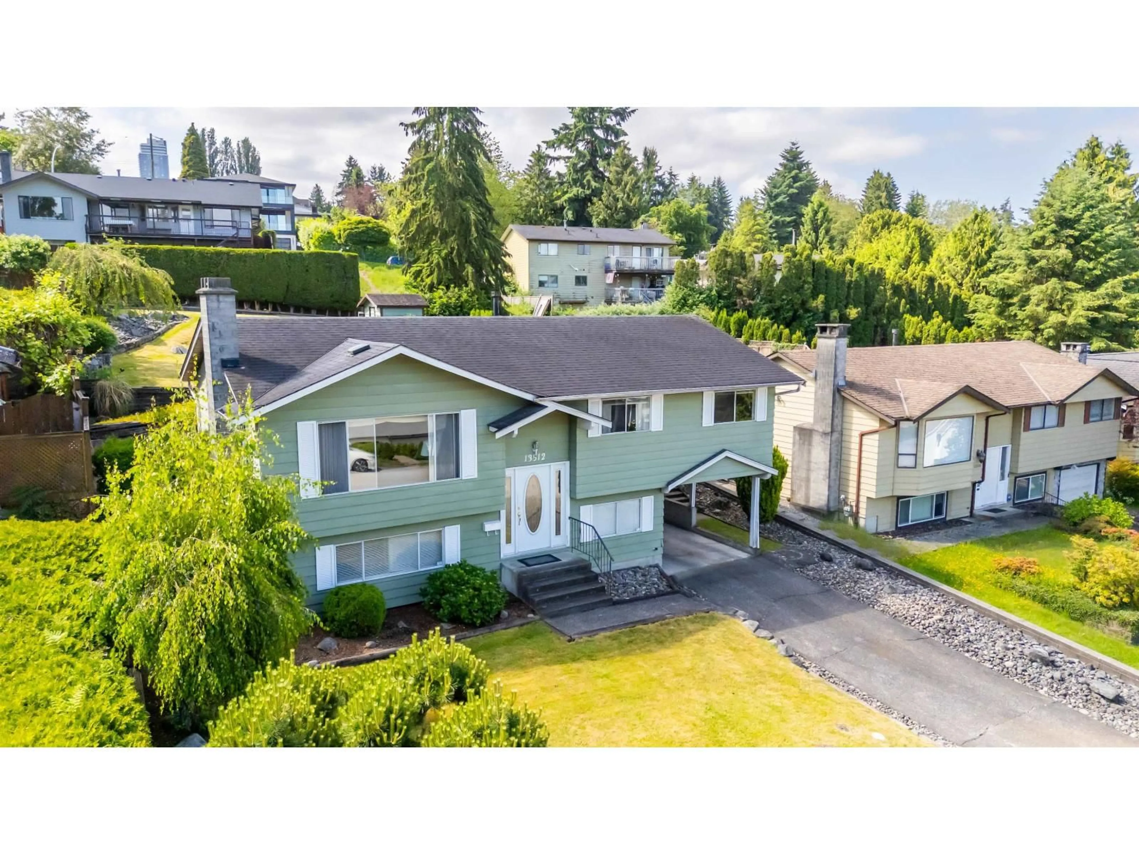 A pic from outside/outdoor area/front of a property/back of a property/a pic from drone, street for 13512 CRESTVIEW, Surrey British Columbia V3R6T2