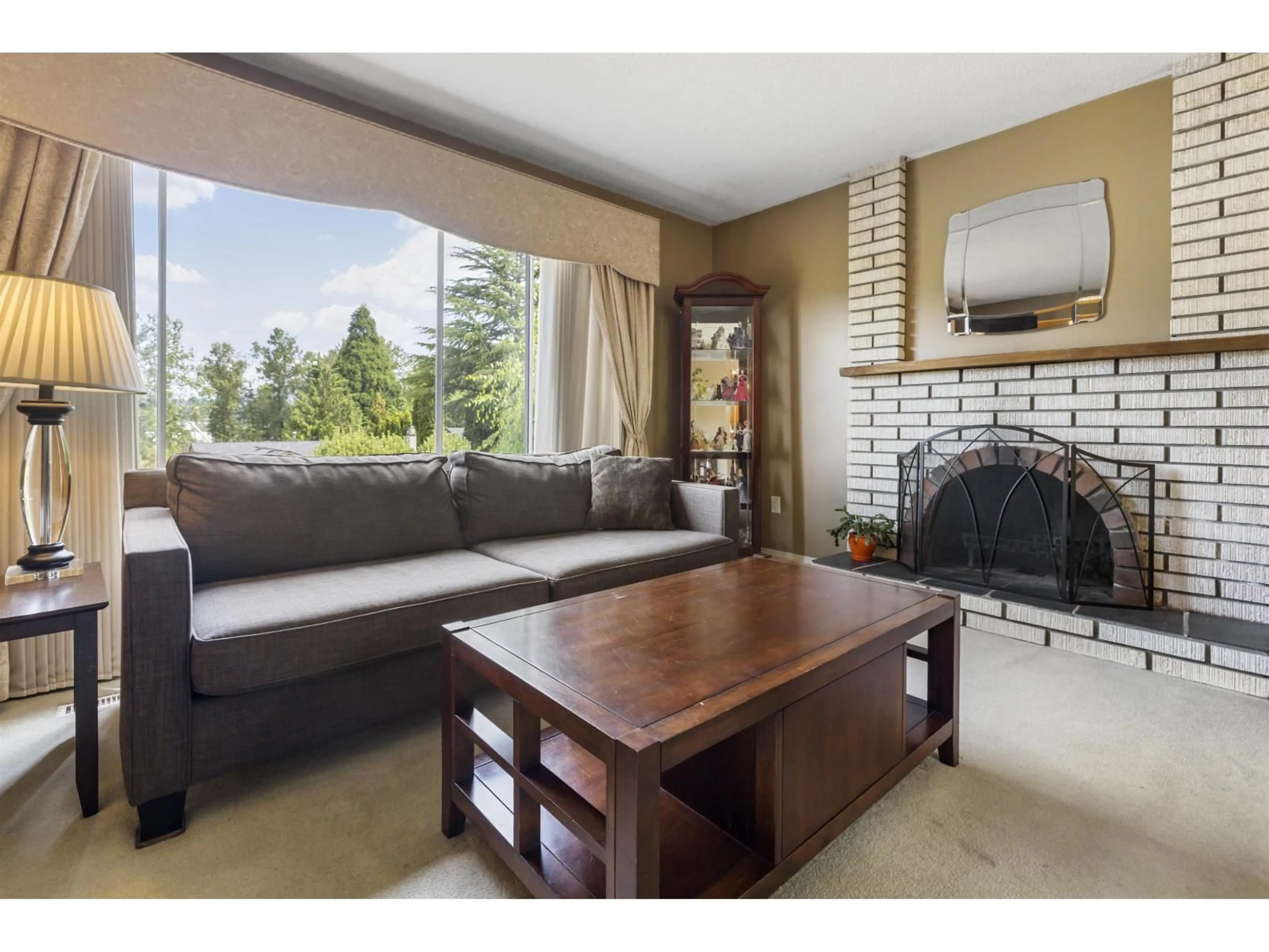 Living room with furniture, unknown for 13512 CRESTVIEW, Surrey British Columbia V3R6T2