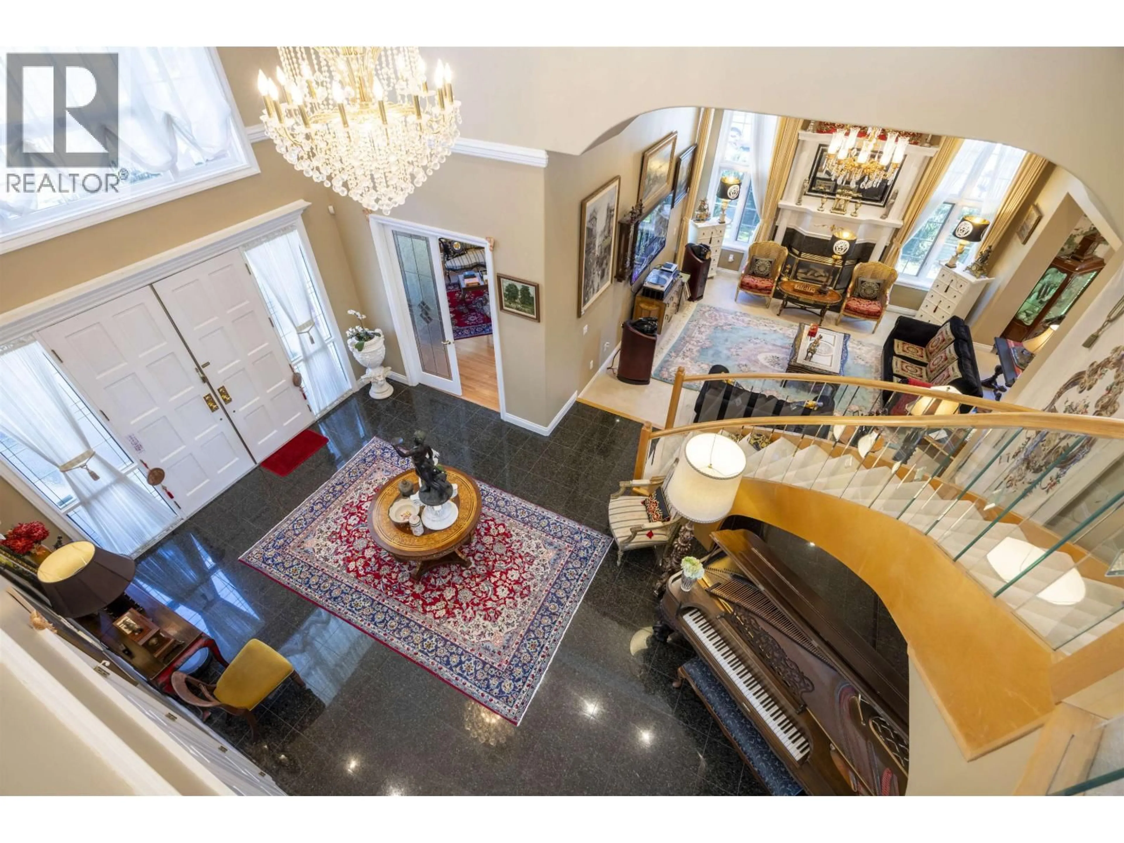 Indoor foyer for 3099 PLATEAU BOULEVARD, Coquitlam British Columbia V3E3R5