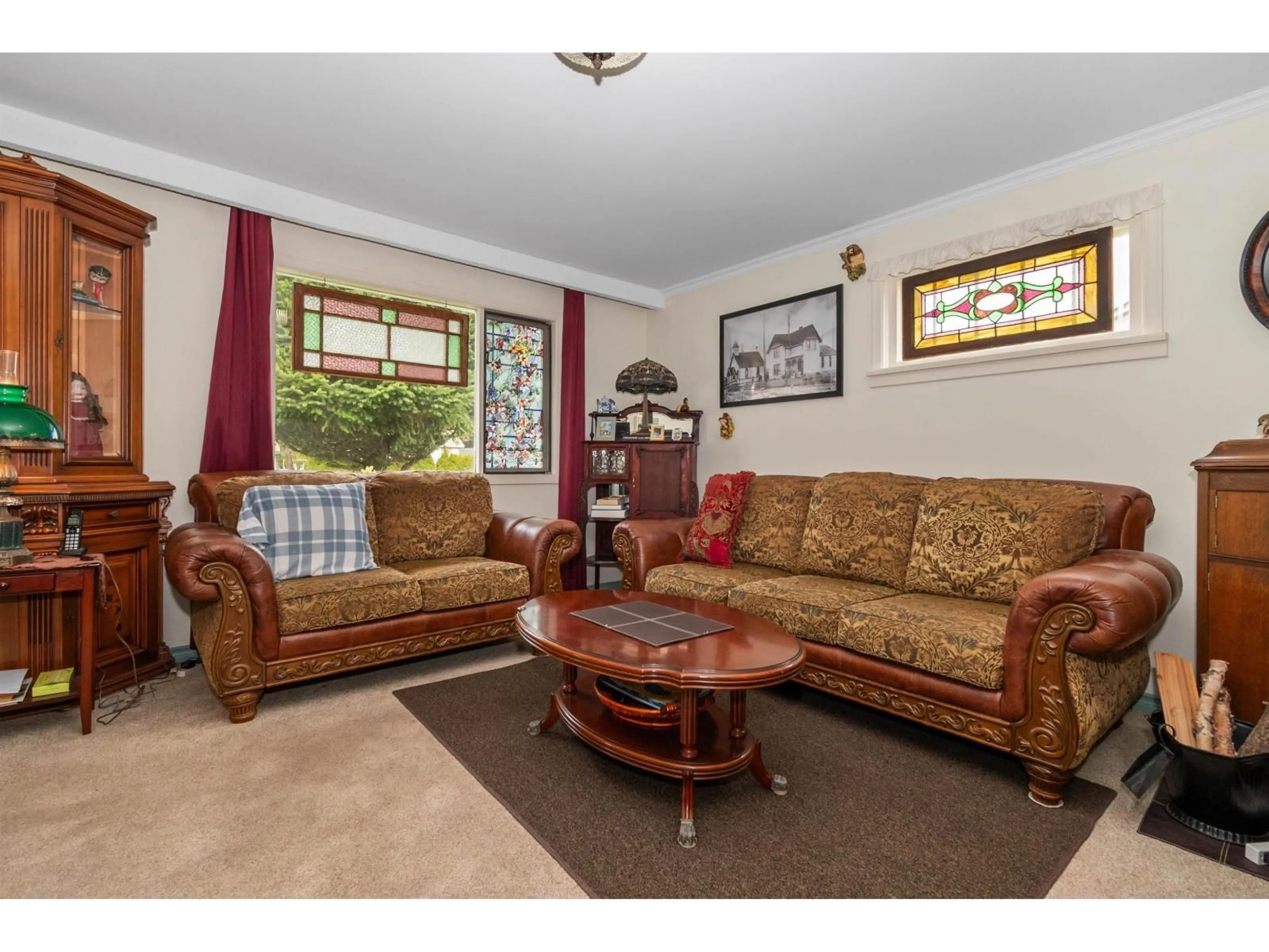 Living room with furniture, unknown for 46186 GORE AVENUE, Chilliwack British Columbia V2P1Z7