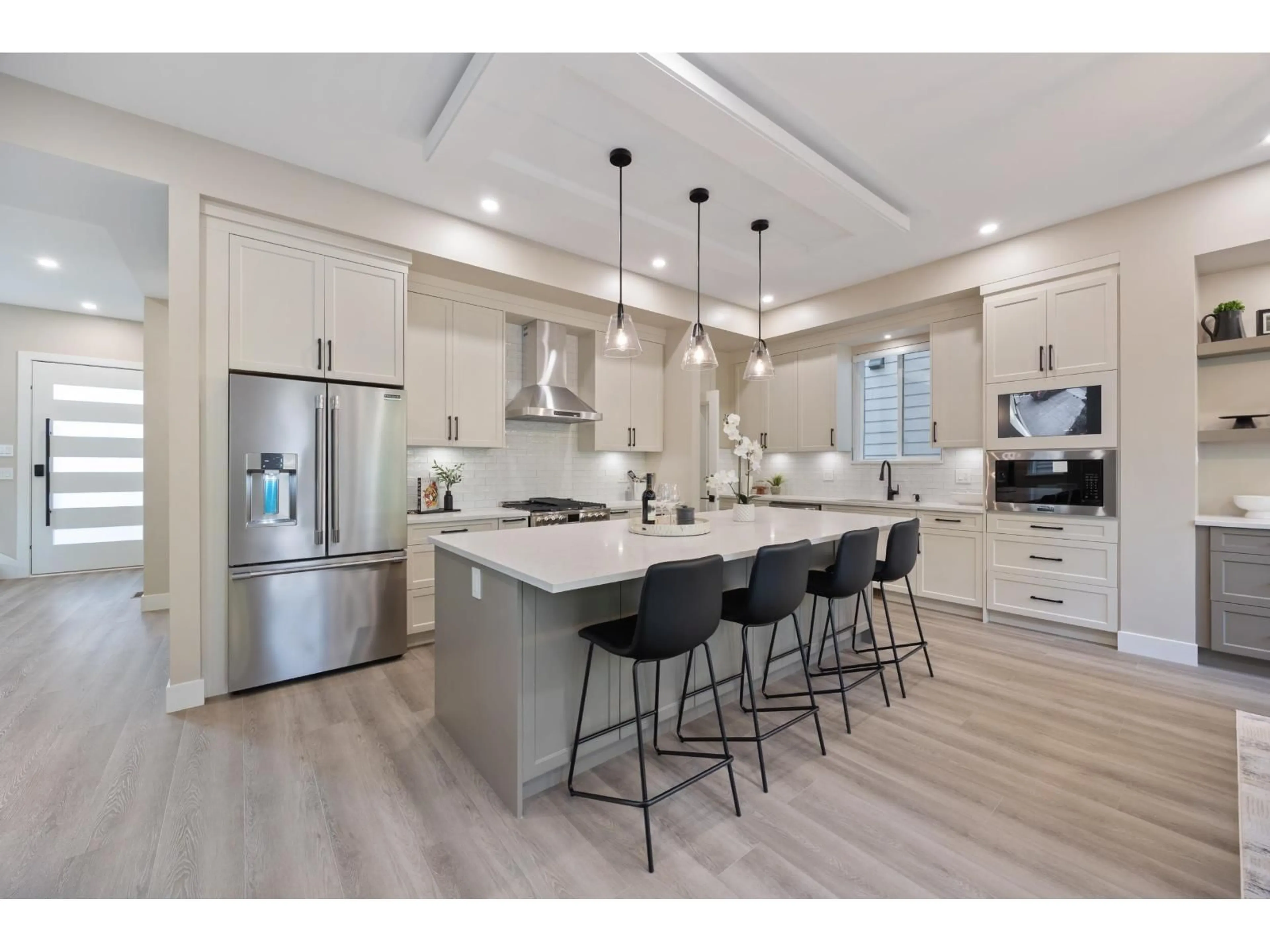 Open concept kitchen, unknown for 7024 205, Langley British Columbia V2Y1S9