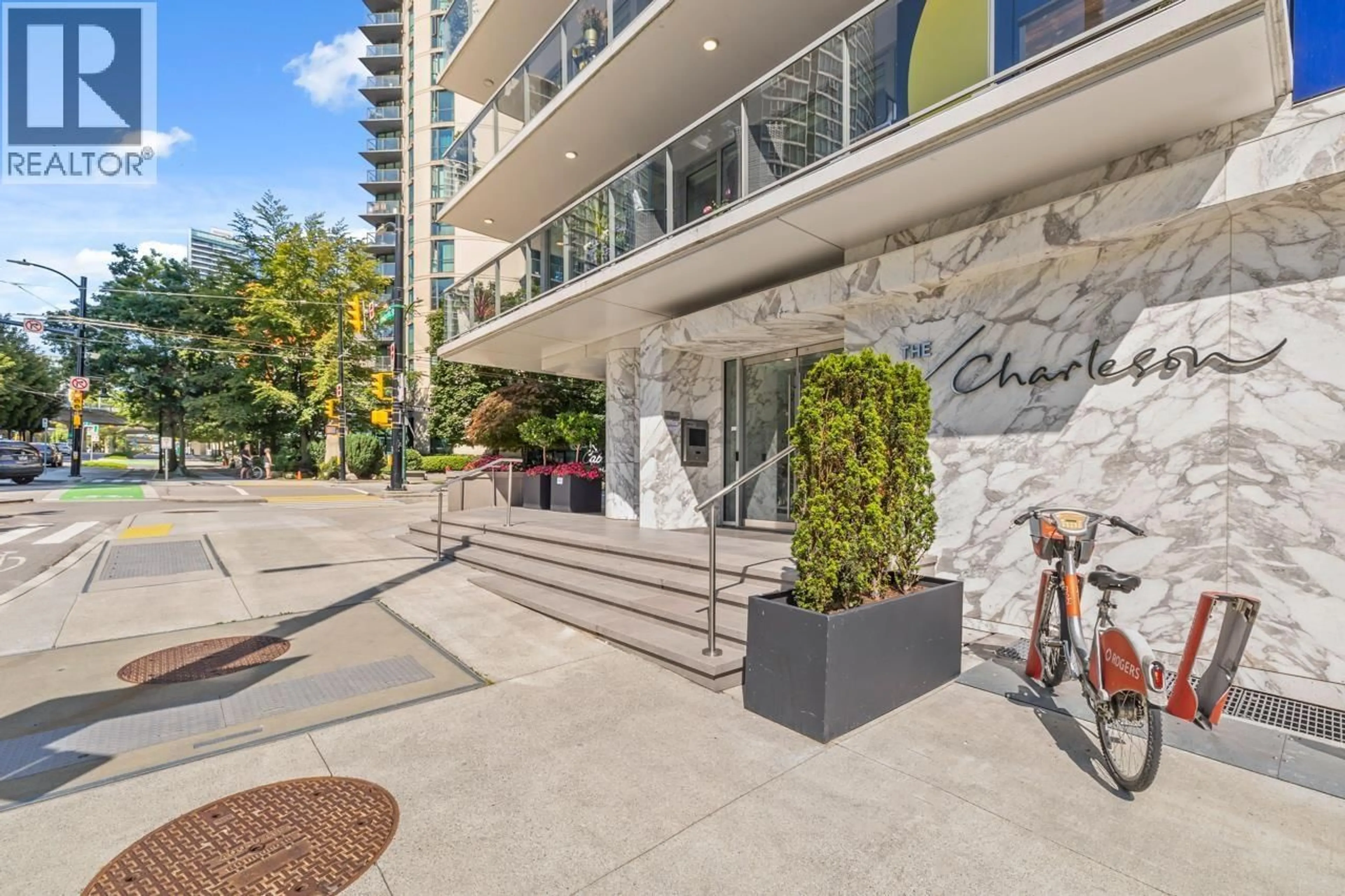Patio, street for 201 - 499 PACIFIC STREET, Vancouver British Columbia V6B0N4