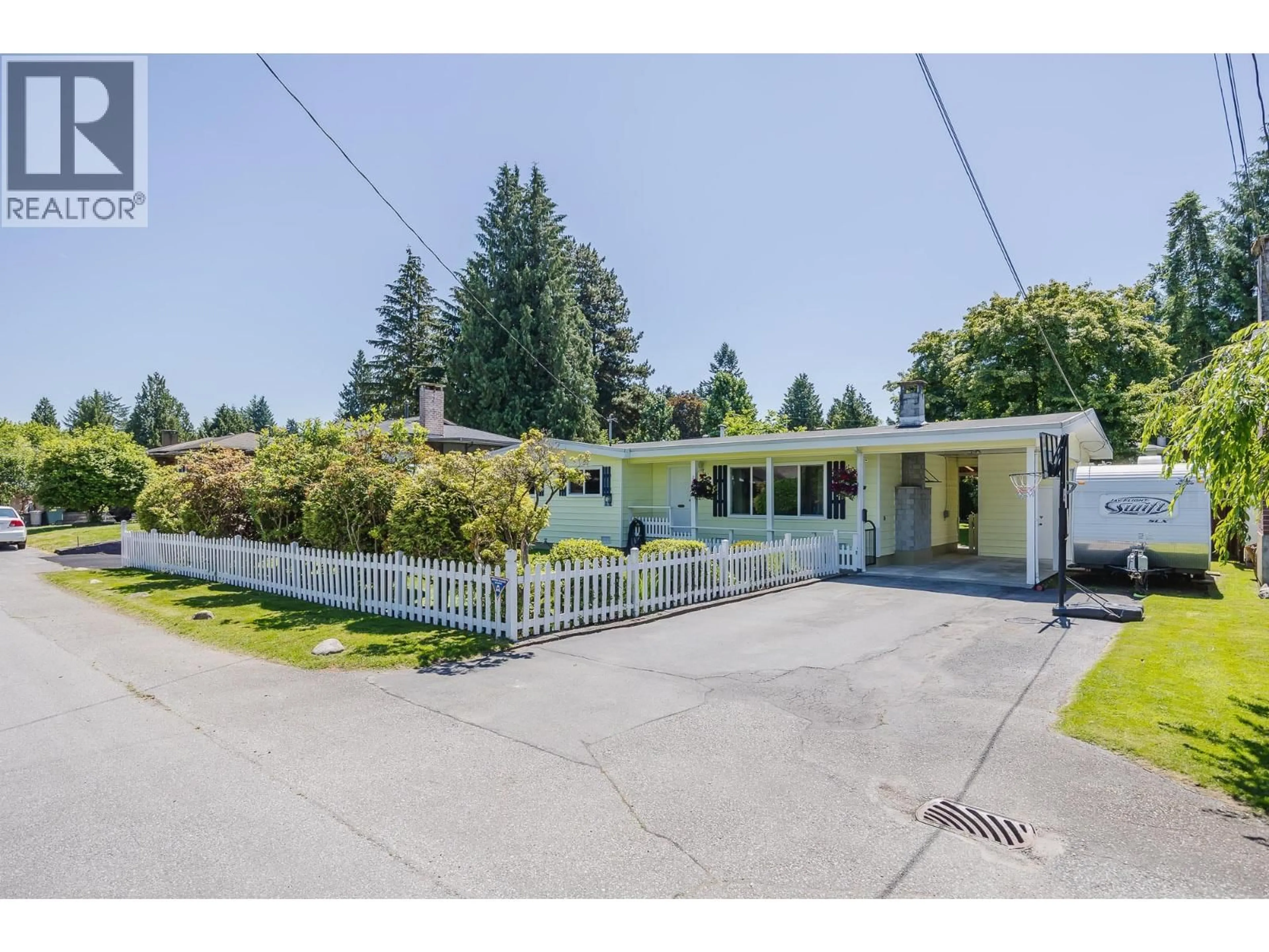 A pic from outside/outdoor area/front of a property/back of a property/a pic from drone, street for 21632 EXETER AVENUE, Maple Ridge British Columbia V2X4M8