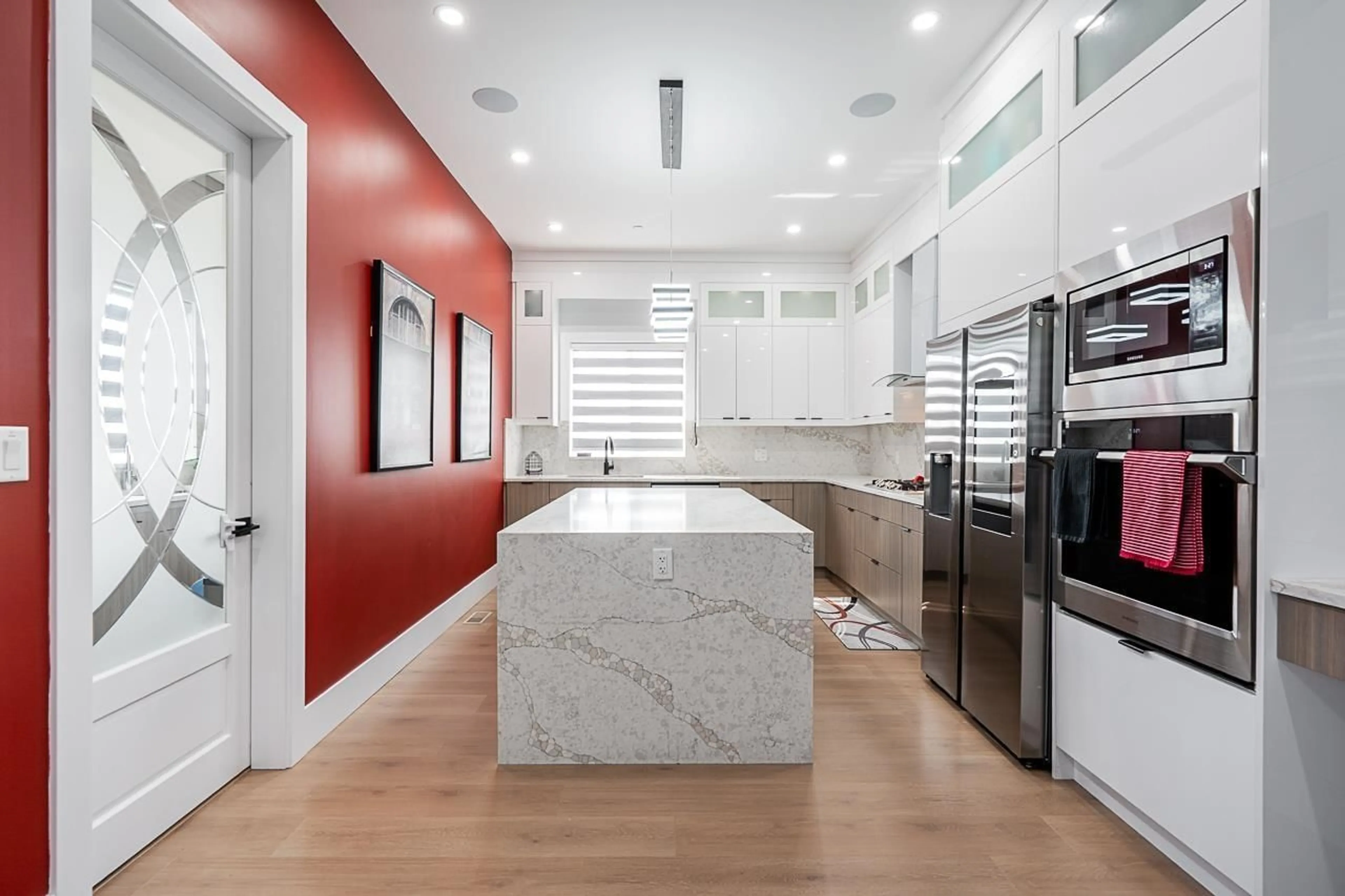 Contemporary kitchen, ceramic/tile floor for 8222 BOWYER, Mission British Columbia V2V6V9