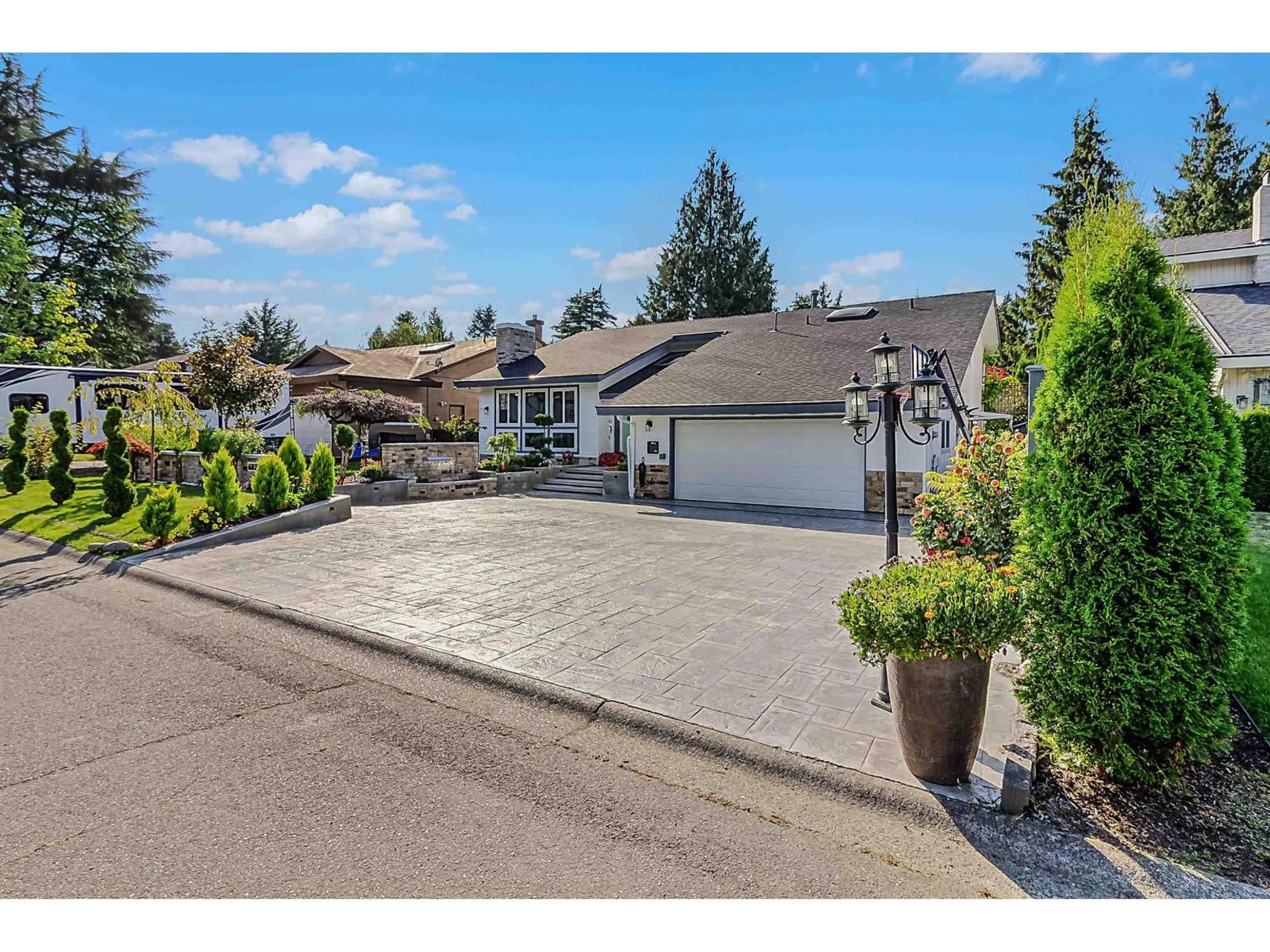 A pic from outside/outdoor area/front of a property/back of a property/a pic from drone, street for 6875 ROCKFORD, Delta British Columbia V4E2S5