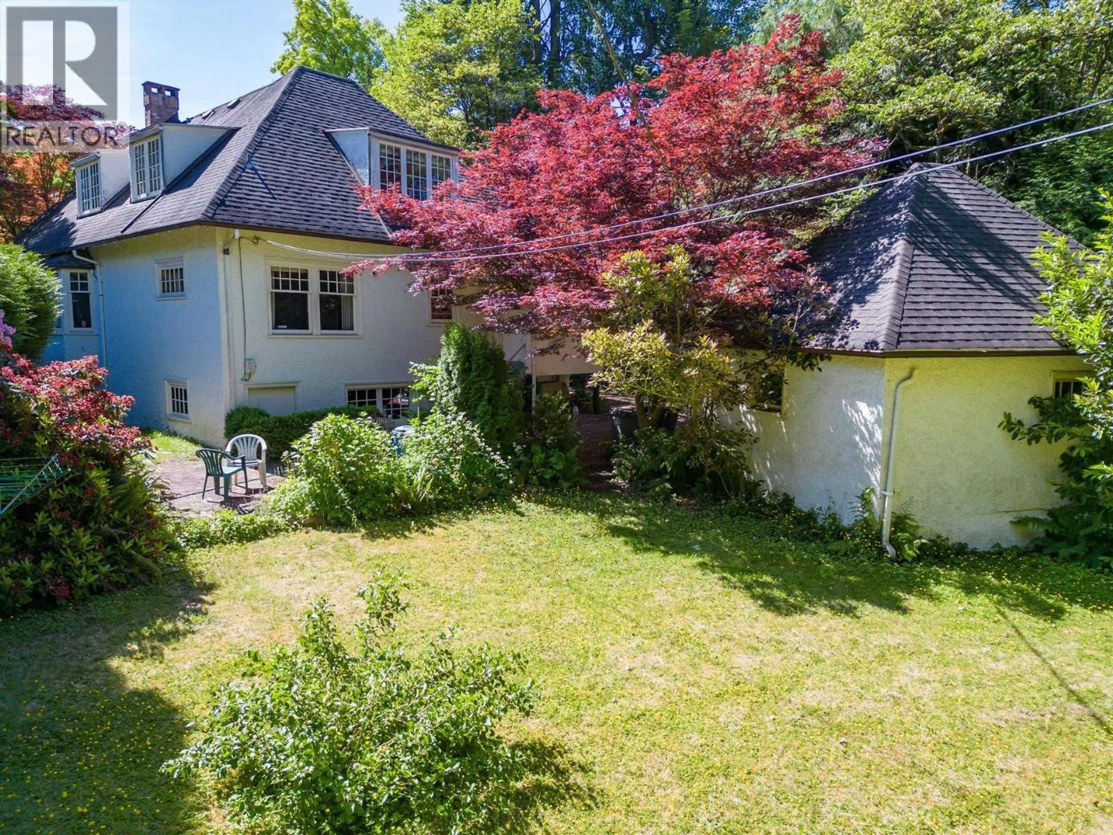 A pic from outside/outdoor area/front of a property/back of a property/a pic from drone, street for 5549 CHURCHILL STREET, Vancouver British Columbia V6M3G8