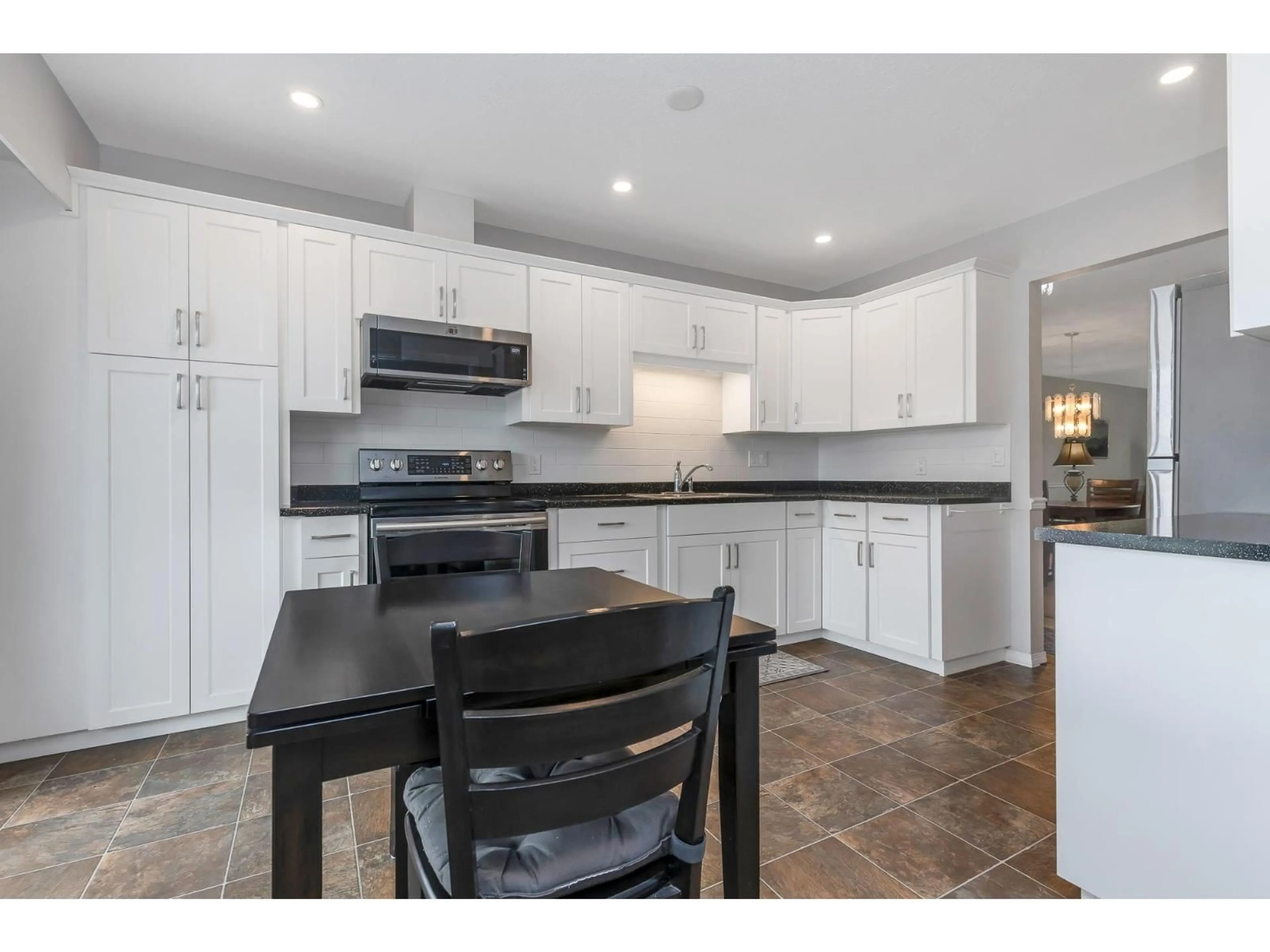 Open concept kitchen, ceramic/tile floor for 128 - 32691 GARIBALDI, Abbotsford British Columbia V2T5T7