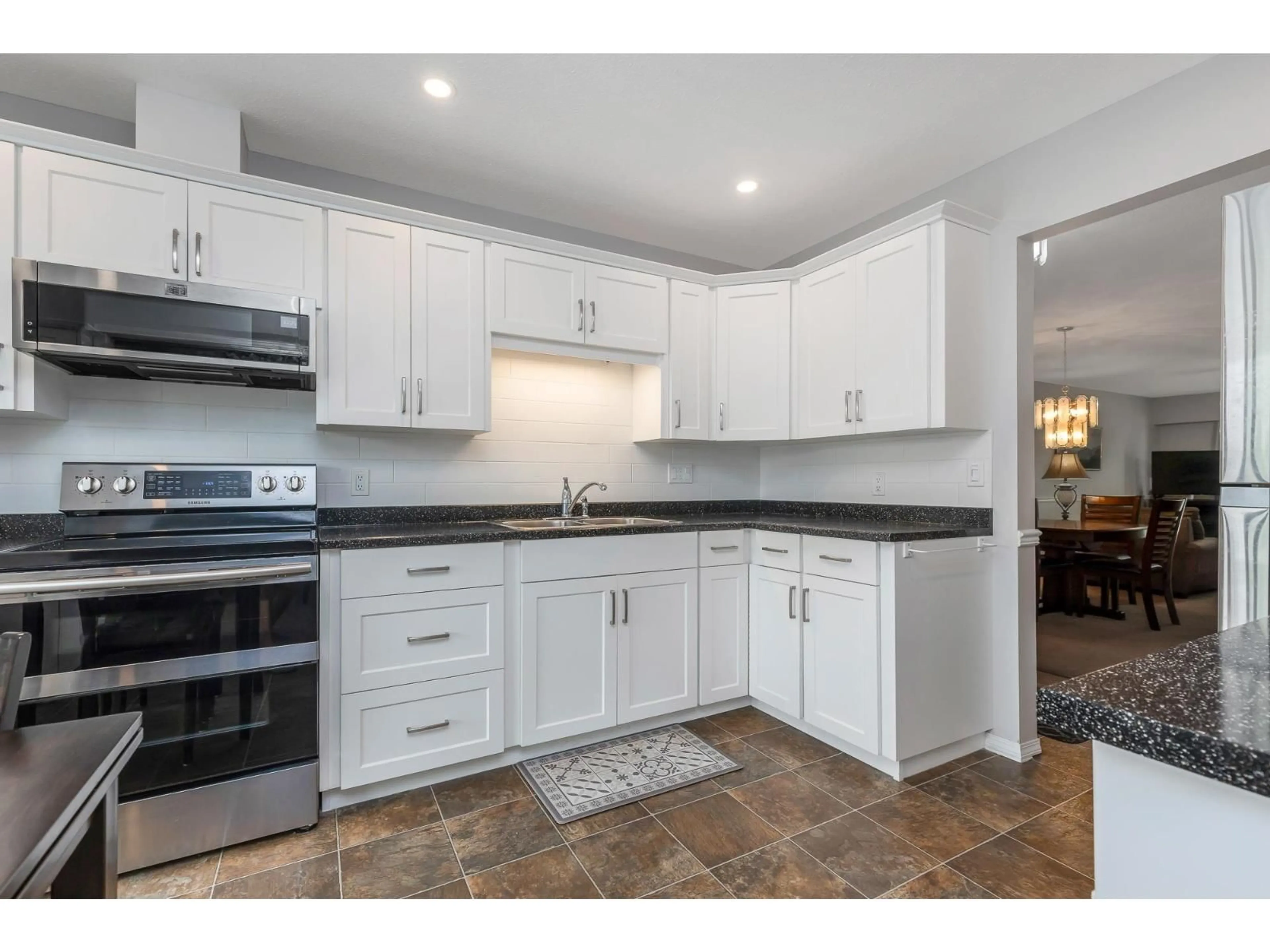 Open concept kitchen, ceramic/tile floor for 128 - 32691 GARIBALDI, Abbotsford British Columbia V2T5T7