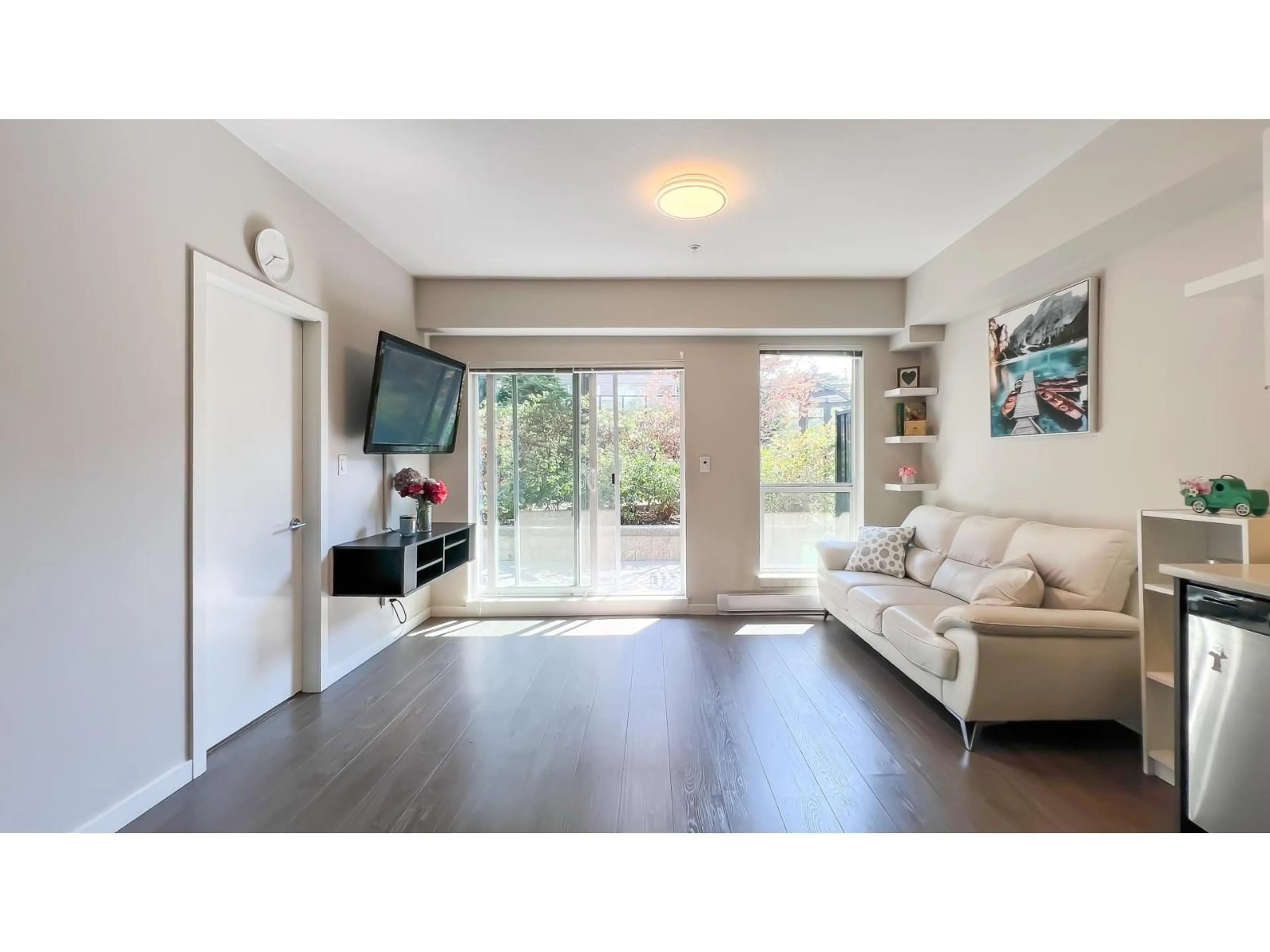 Living room with furniture, unknown for 108 - 13768 108, Surrey British Columbia V3T0L9