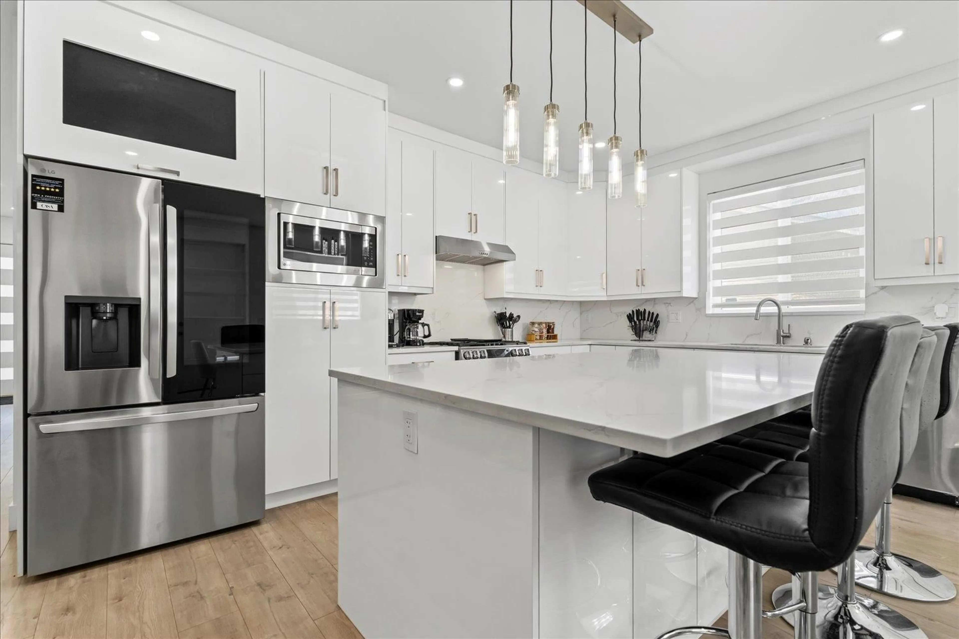 Contemporary kitchen, ceramic/tile floor for 1684 MCKENZIE, Abbotsford British Columbia V2S8J6