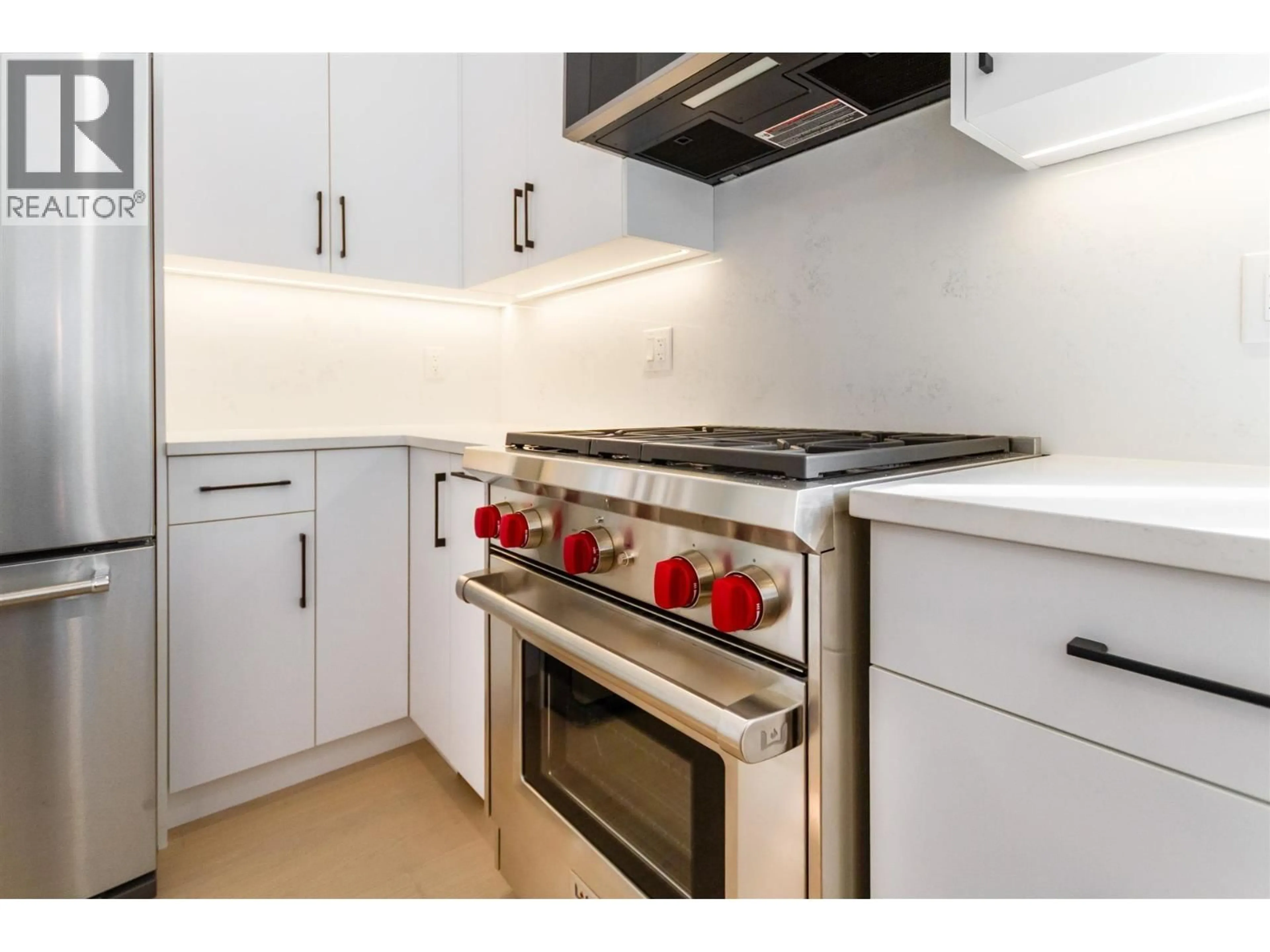 Standard kitchen, ceramic/tile floor for 1924 WILLIAM STREET, Vancouver British Columbia V5L2R8