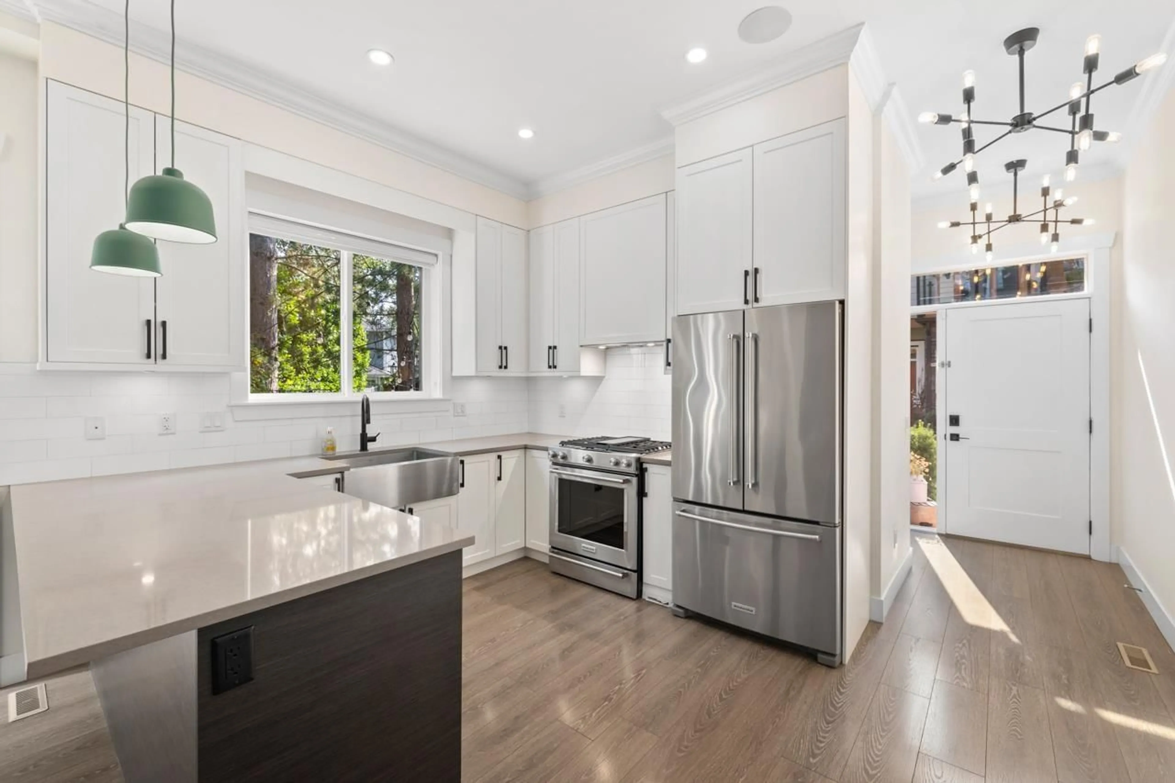 Open concept kitchen, ceramic/tile floor for 14 - 1454 162B, Surrey British Columbia V4A9W9
