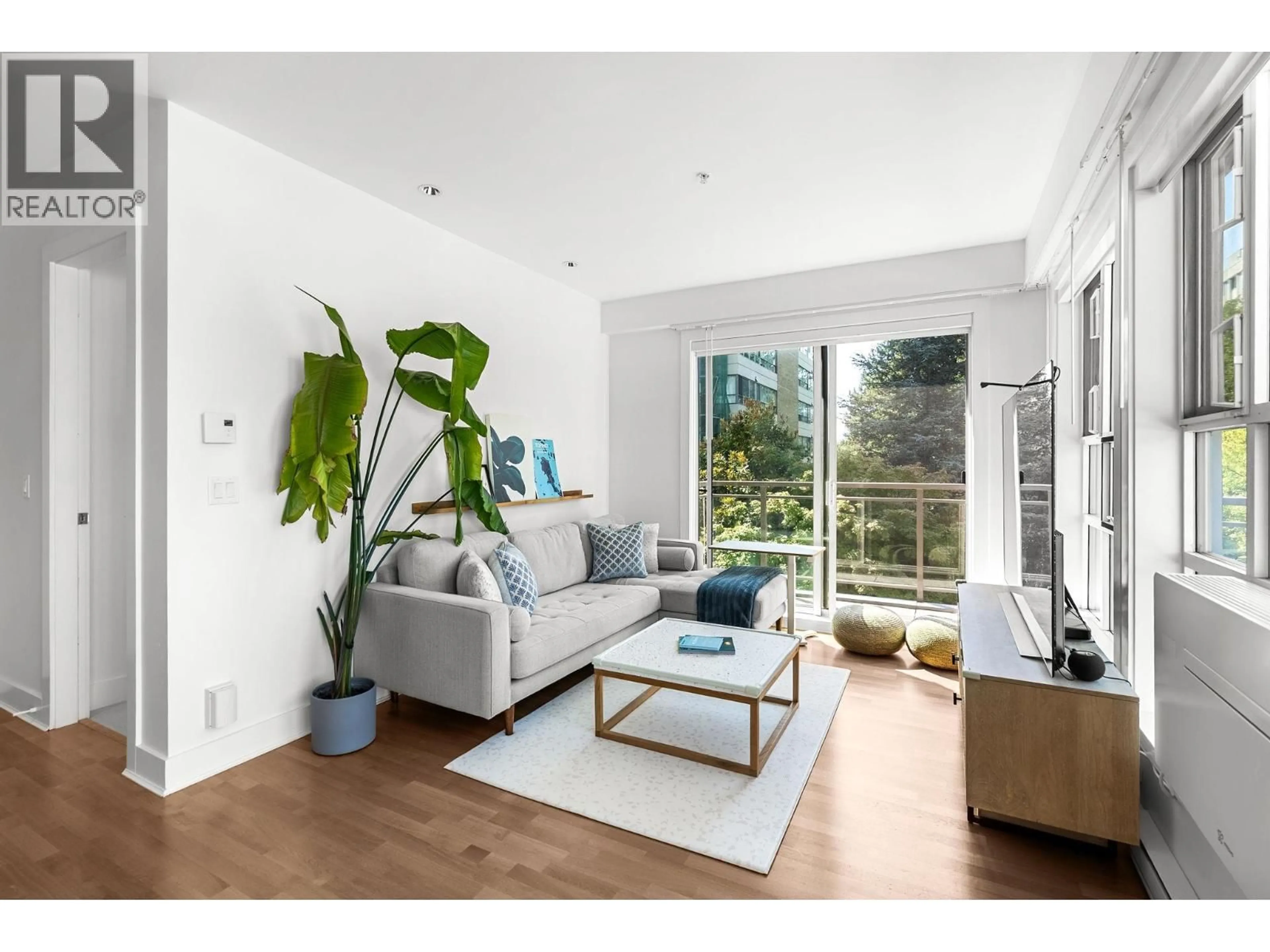 Living room with furniture, wood/laminate floor for 306 - 2128 40TH AVENUE, Vancouver British Columbia V6M1W5