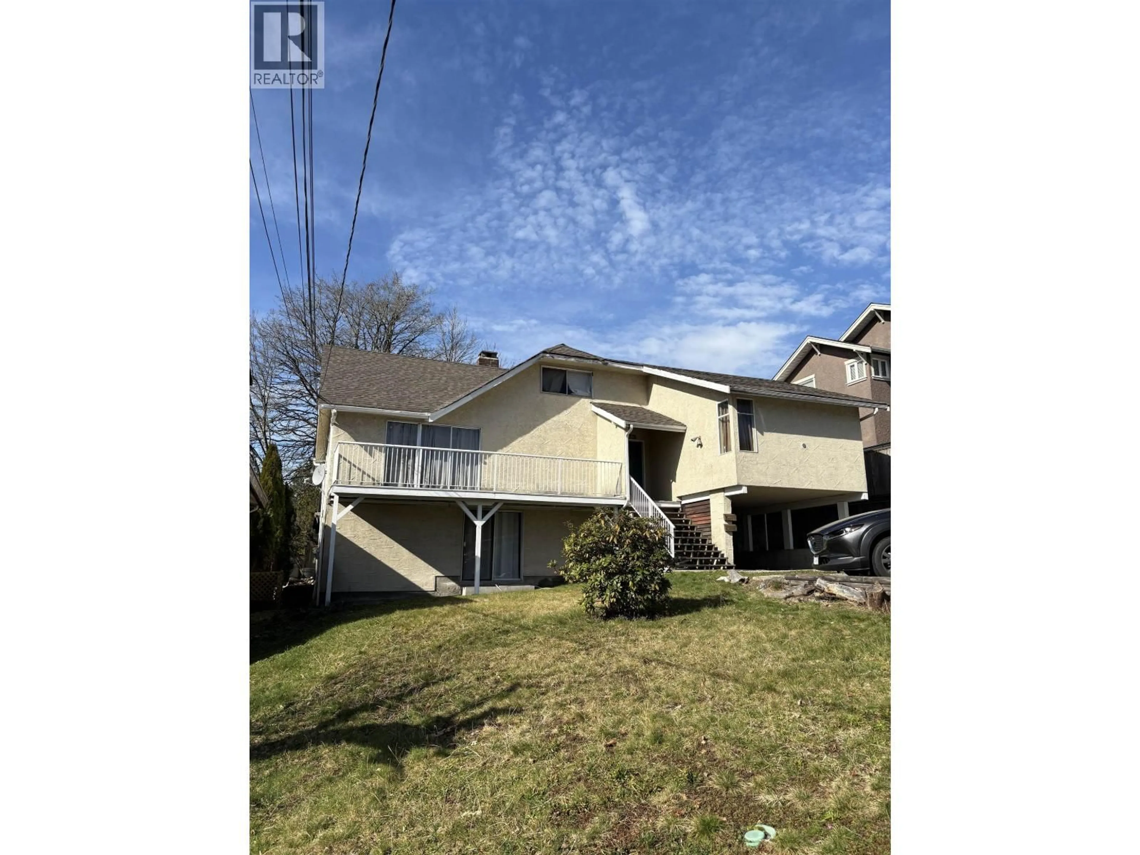 A pic from outside/outdoor area/front of a property/back of a property/a pic from drone, street for 1615 HOLDOM AVENUE, Burnaby British Columbia V5B3V7