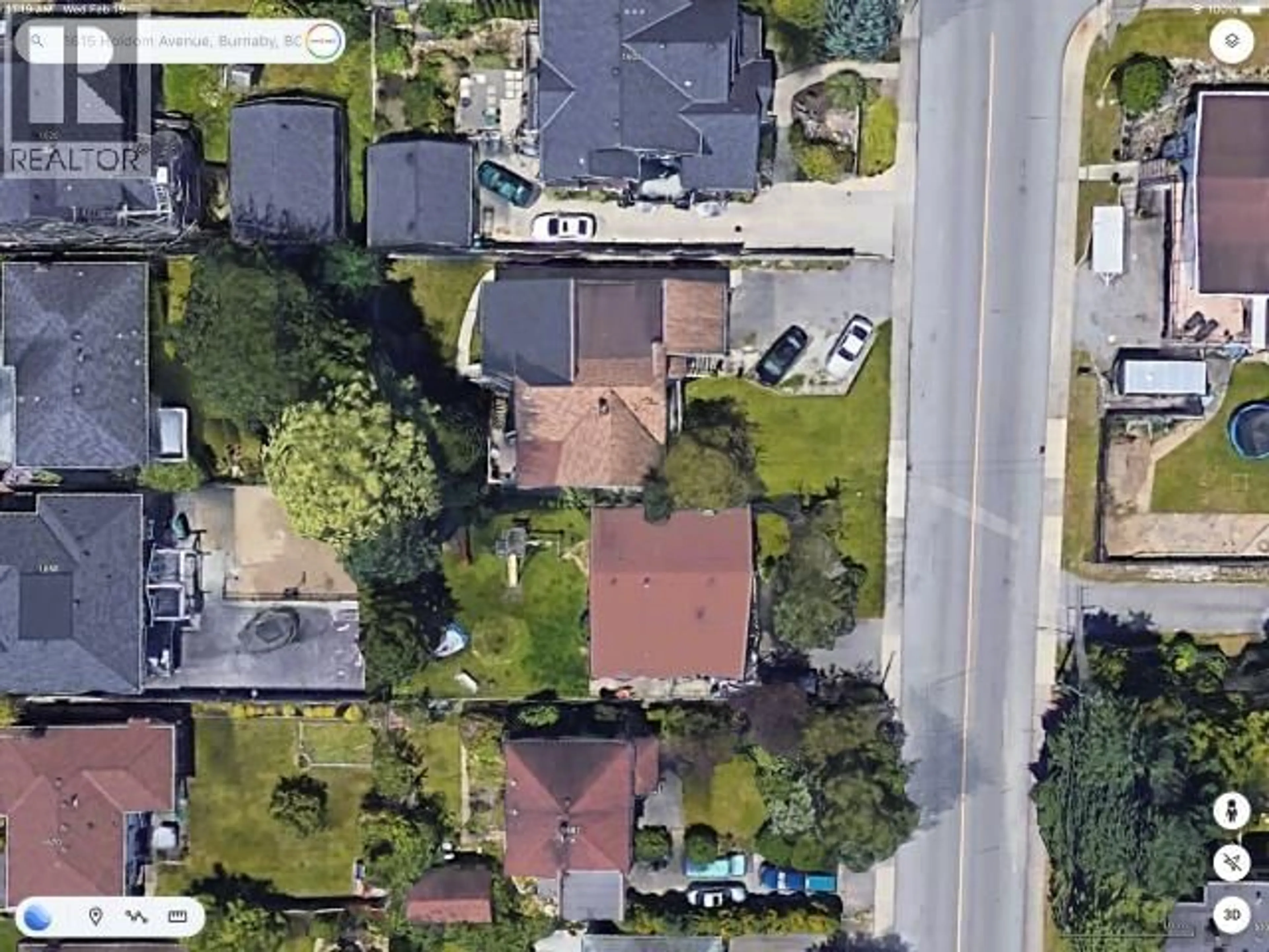 A pic from outside/outdoor area/front of a property/back of a property/a pic from drone, street for 1615 HOLDOM AVENUE, Burnaby British Columbia V5B3V7