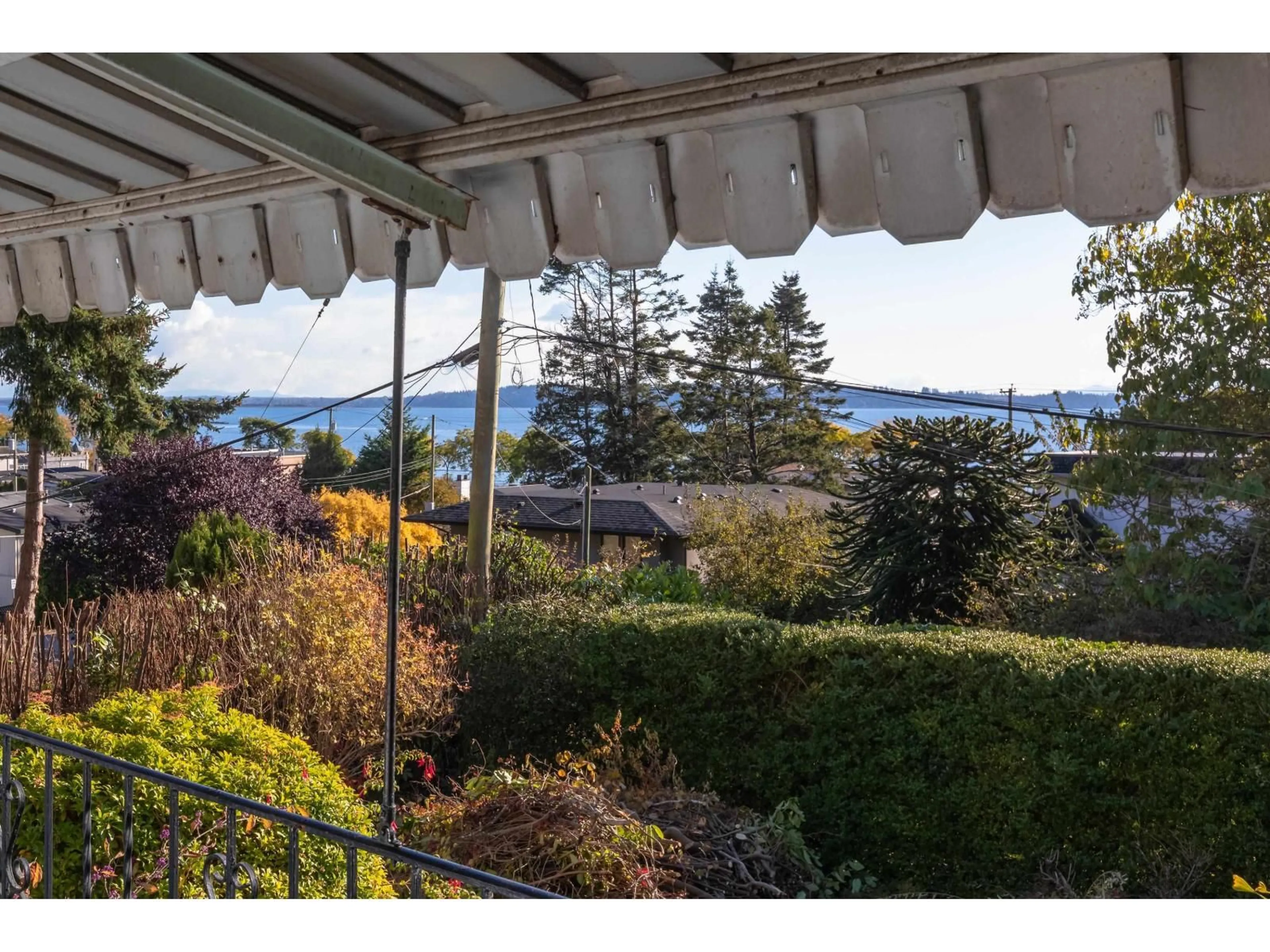 Patio, water/lake/river/ocean view for 14683 WEST BEACH, White Rock British Columbia V4B2T9