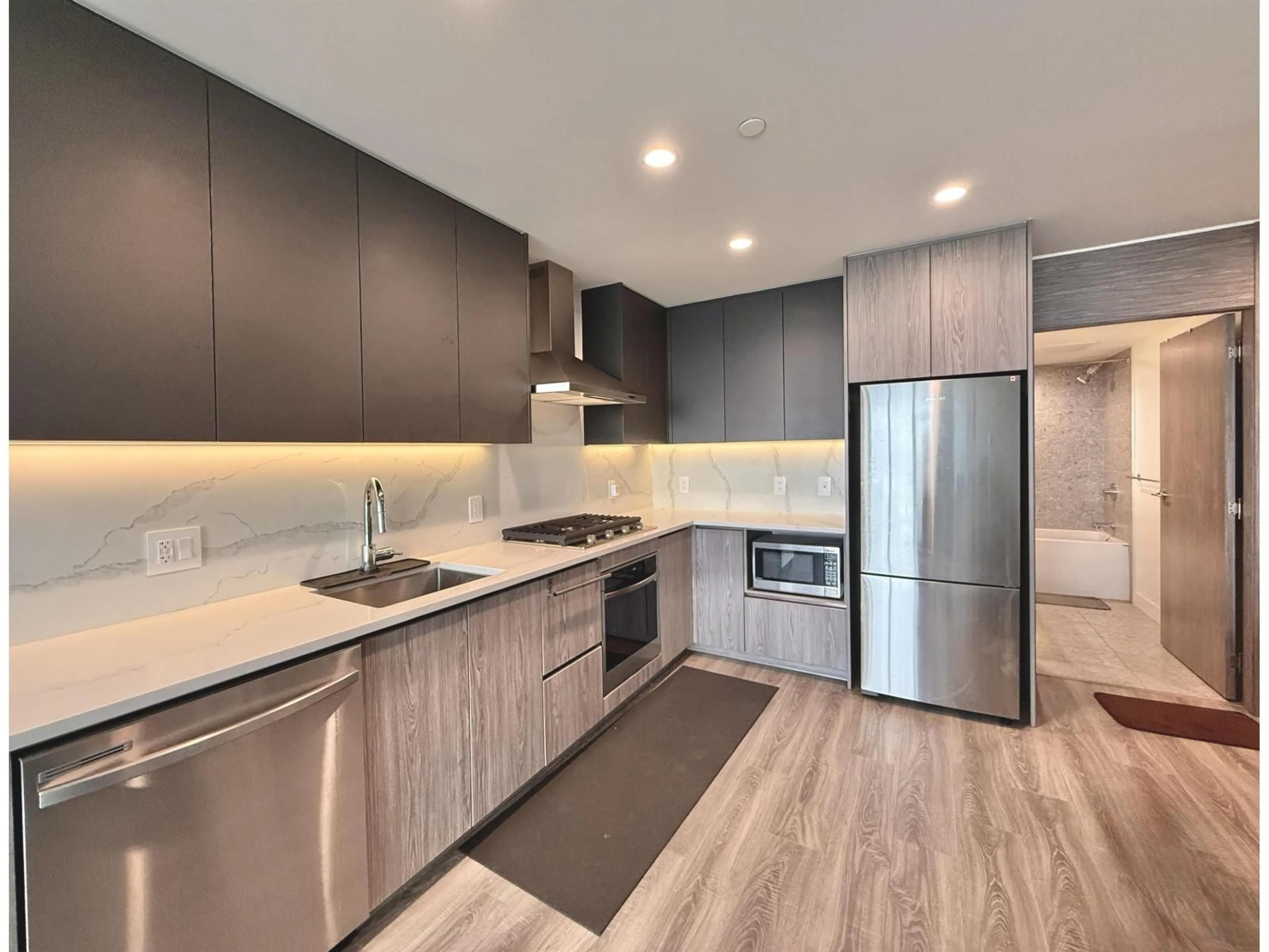 Open concept kitchen, unknown for 1802 - 10750 135A, Surrey British Columbia V3T0V4