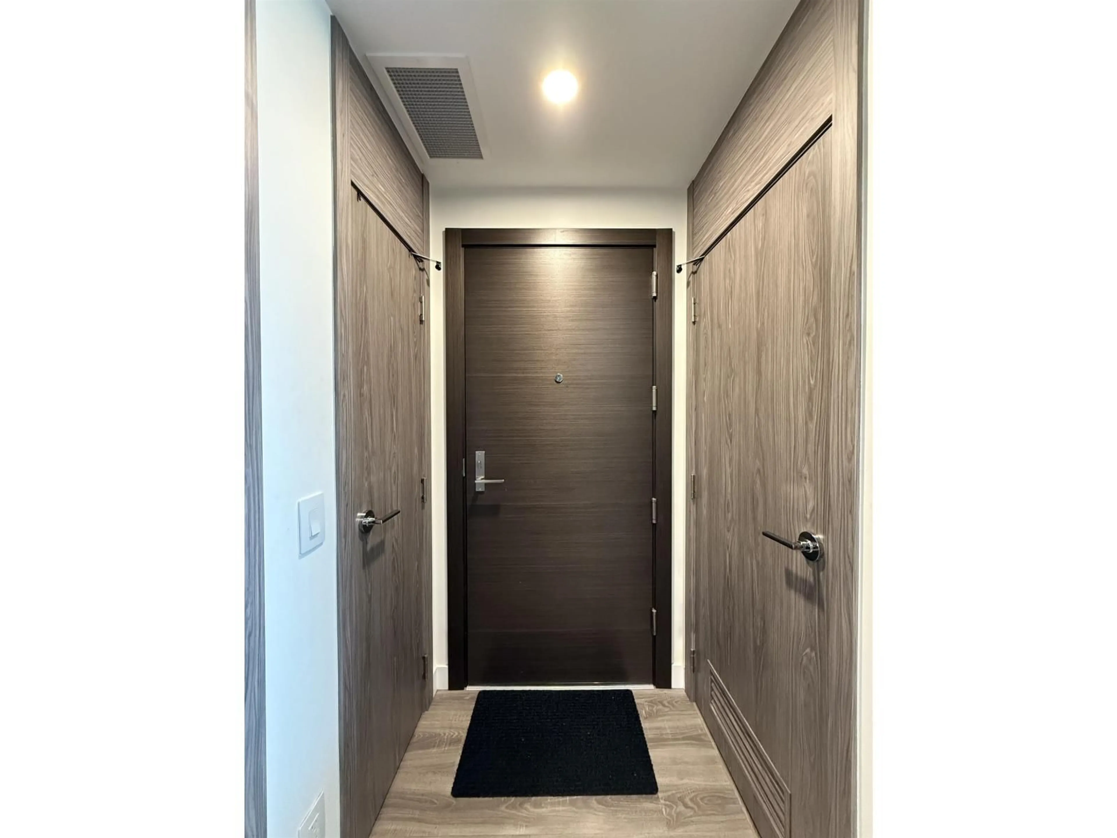 Indoor foyer for 1802 - 10750 135A, Surrey British Columbia V3T0V4