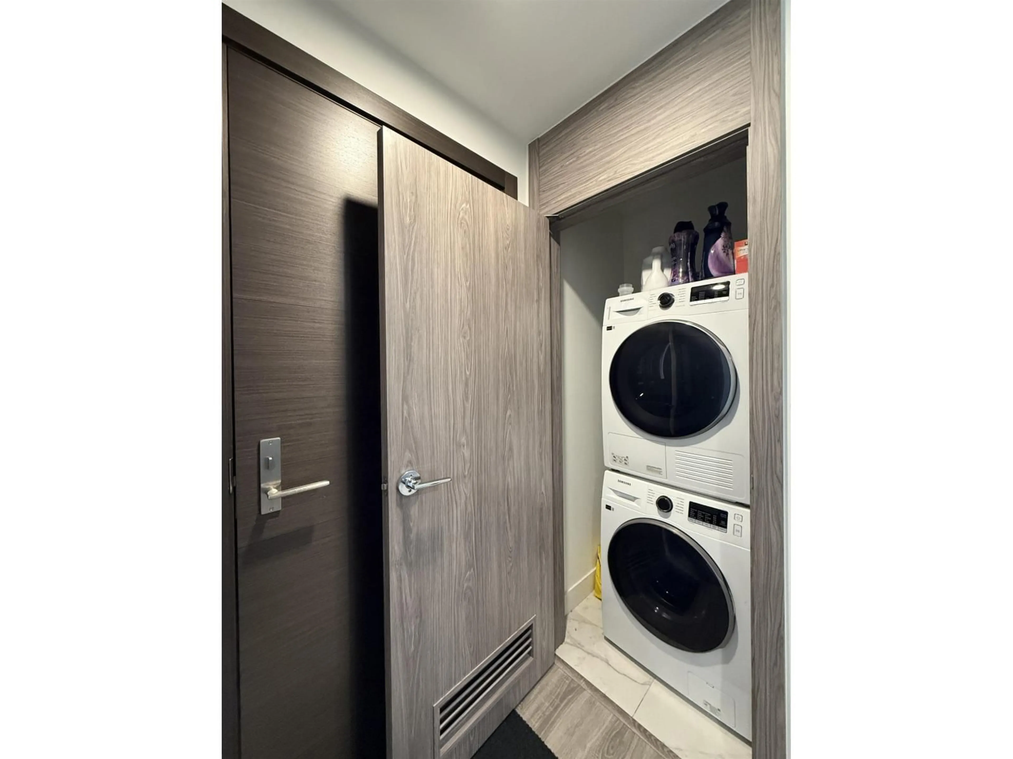 Laundry room for 1802 - 10750 135A, Surrey British Columbia V3T0V4