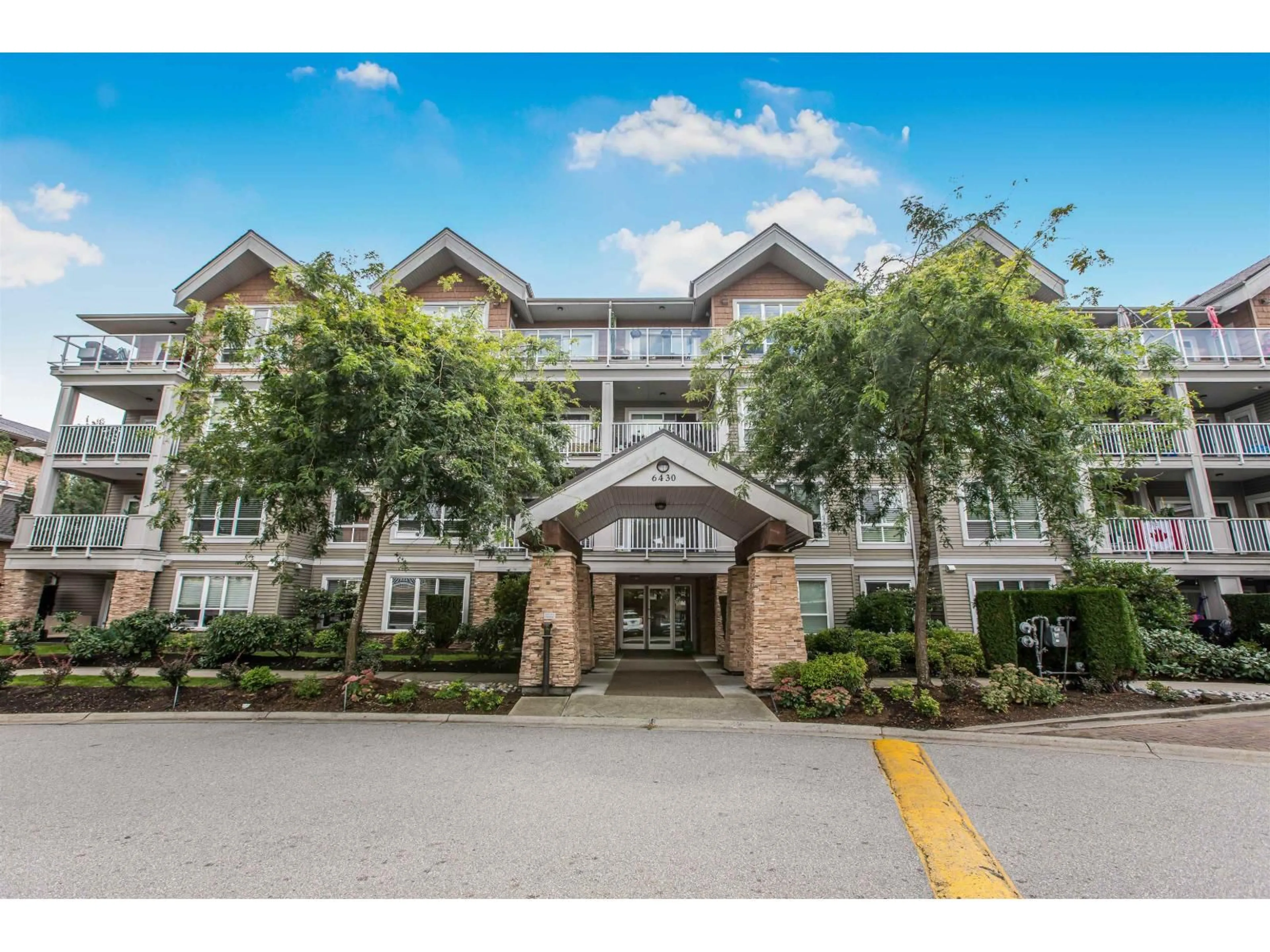 Indoor foyer for 209 - 6430 194, Surrey British Columbia V4N6J7