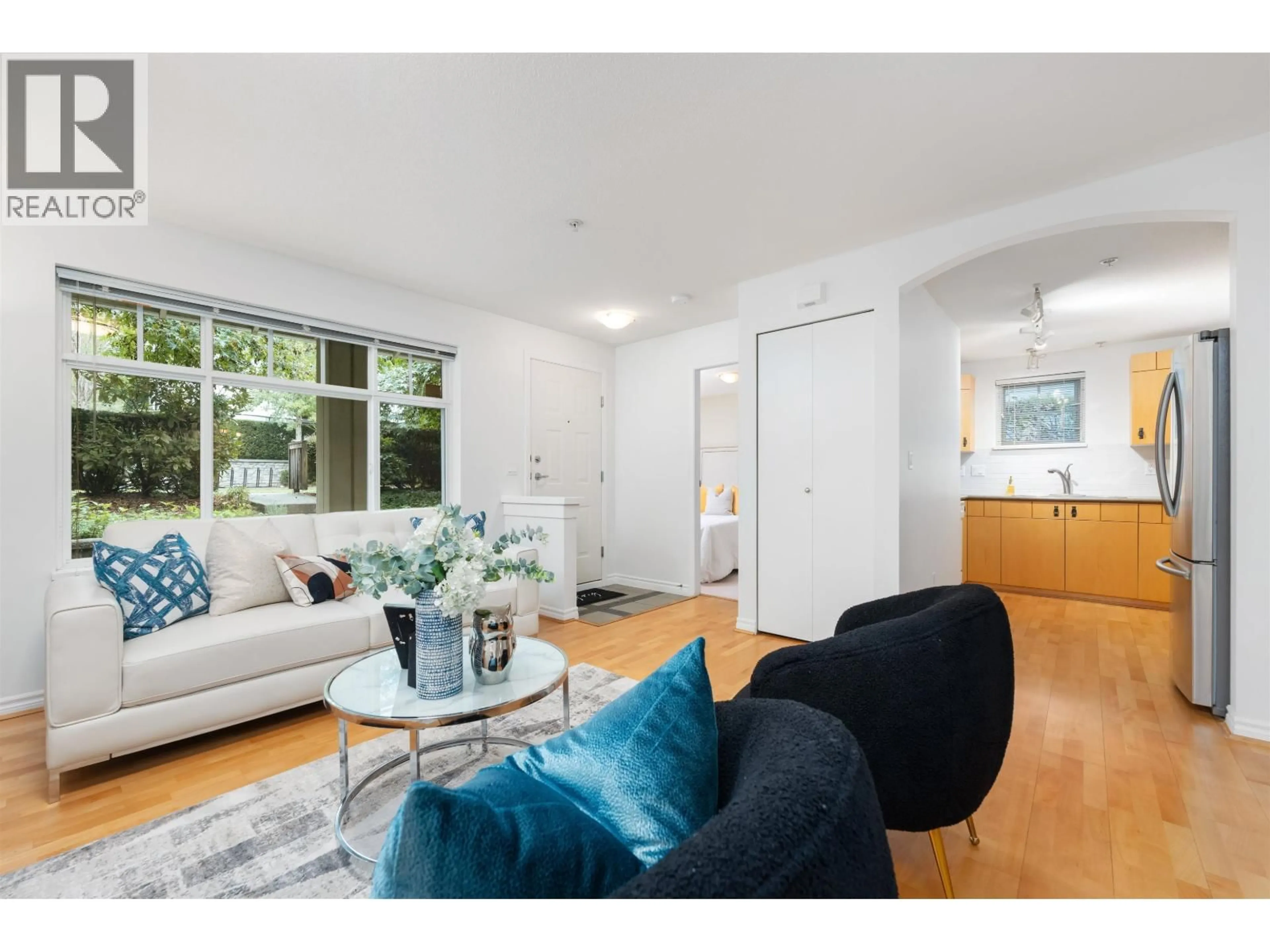 Living room with furniture, unknown for 51 - 7488 SOUTHWYNDE AVENUE, Burnaby British Columbia V3N5C6