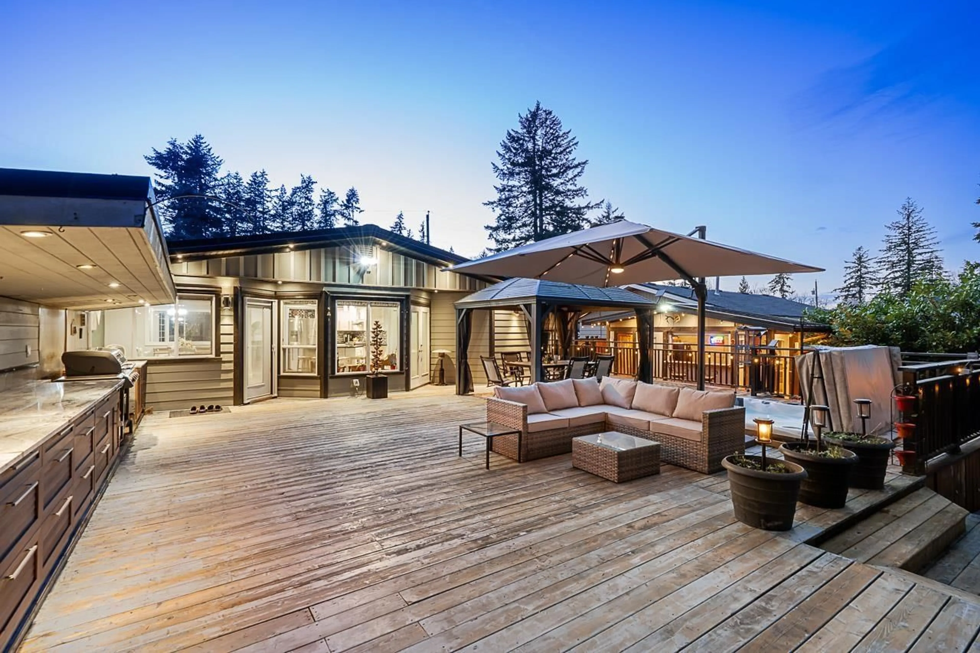 Patio, mountain view for 2860 WOODLAND, Abbotsford British Columbia V2S4E4
