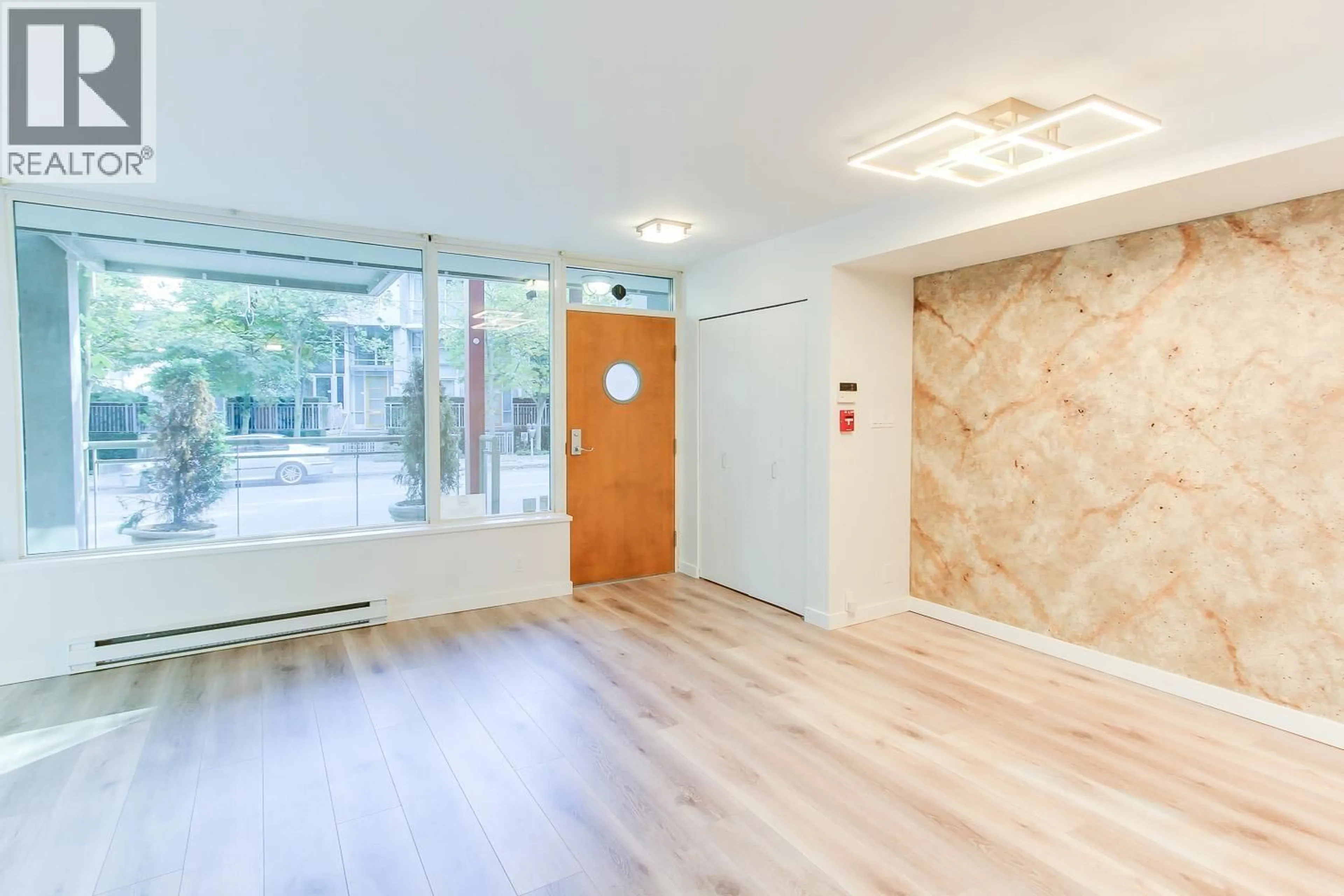 Indoor foyer for 1432 HASTINGS STREET, Vancouver British Columbia V6G3J9