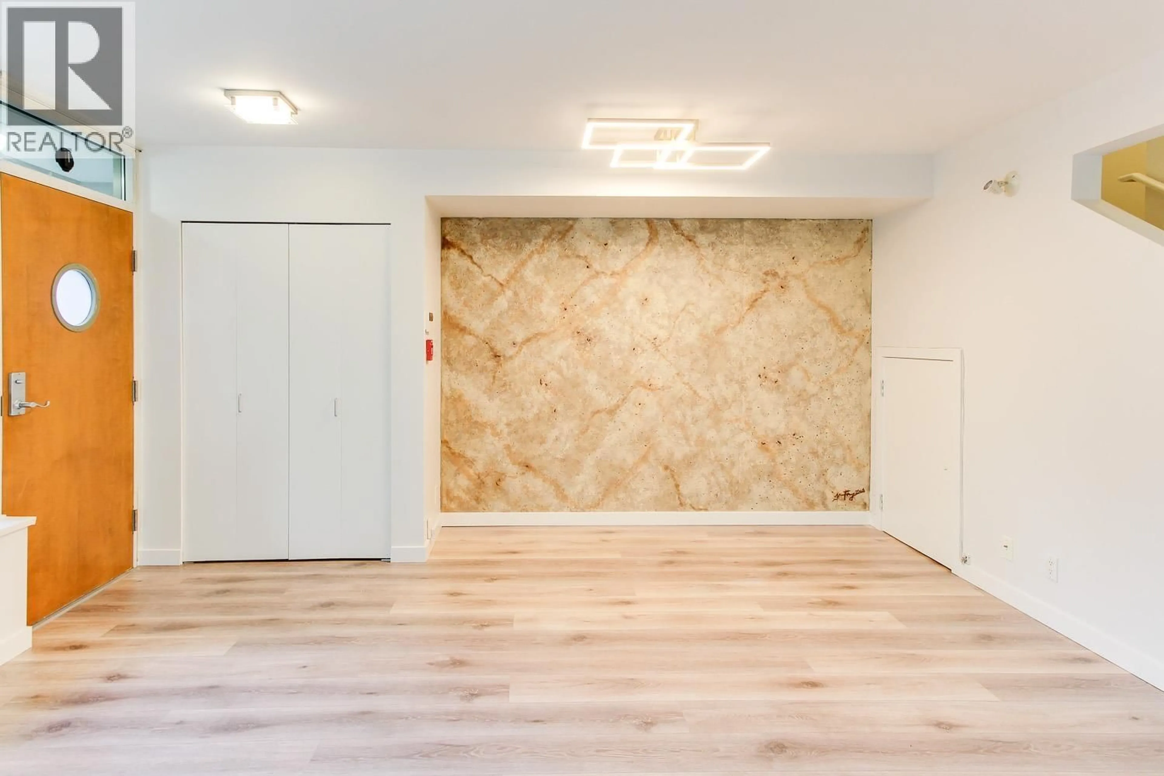 Indoor entryway for 1432 HASTINGS STREET, Vancouver British Columbia V6G3J9