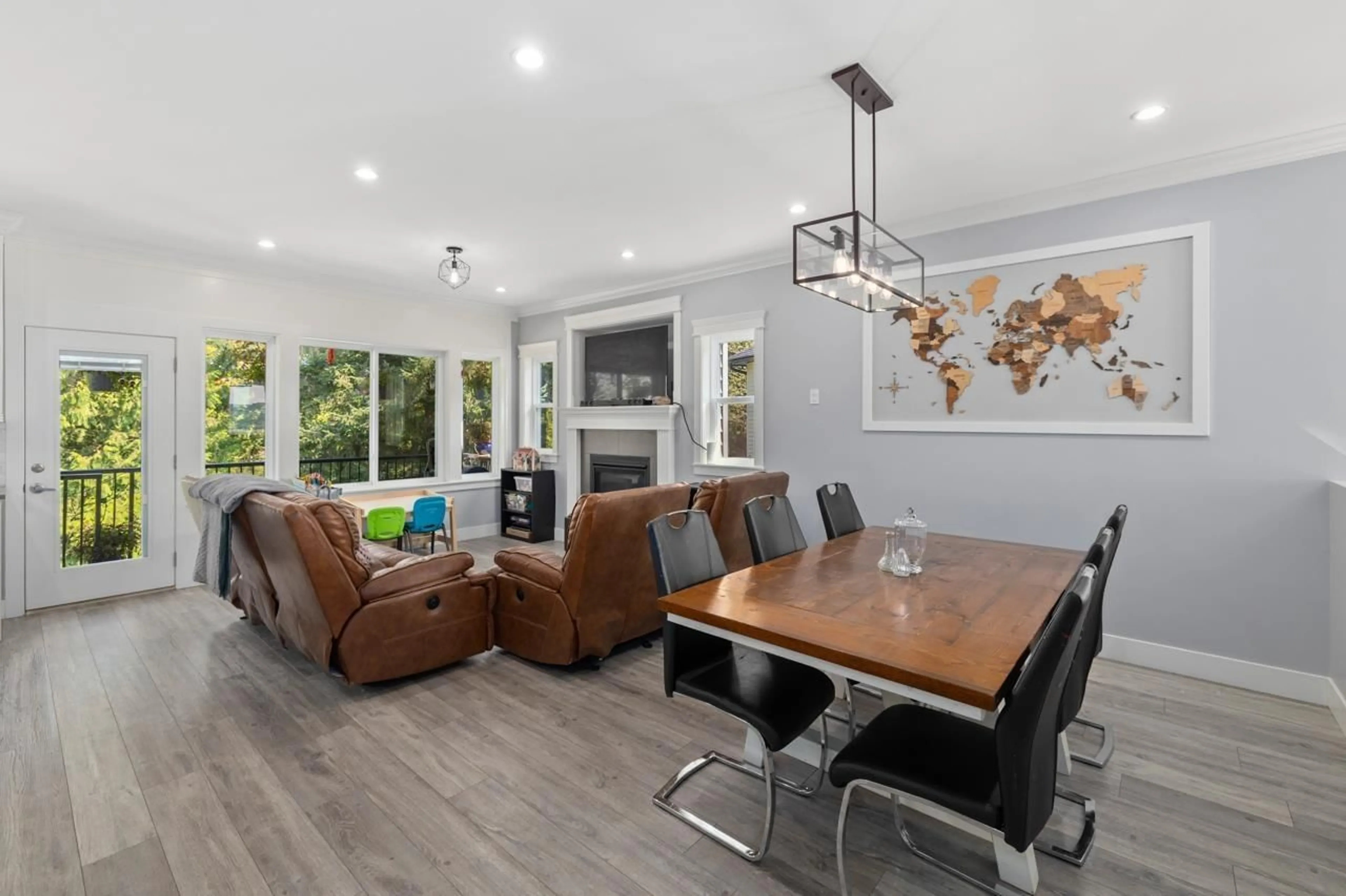 Dining room, wood/laminate floor for 32735 UNGER, Mission British Columbia V4S0B9