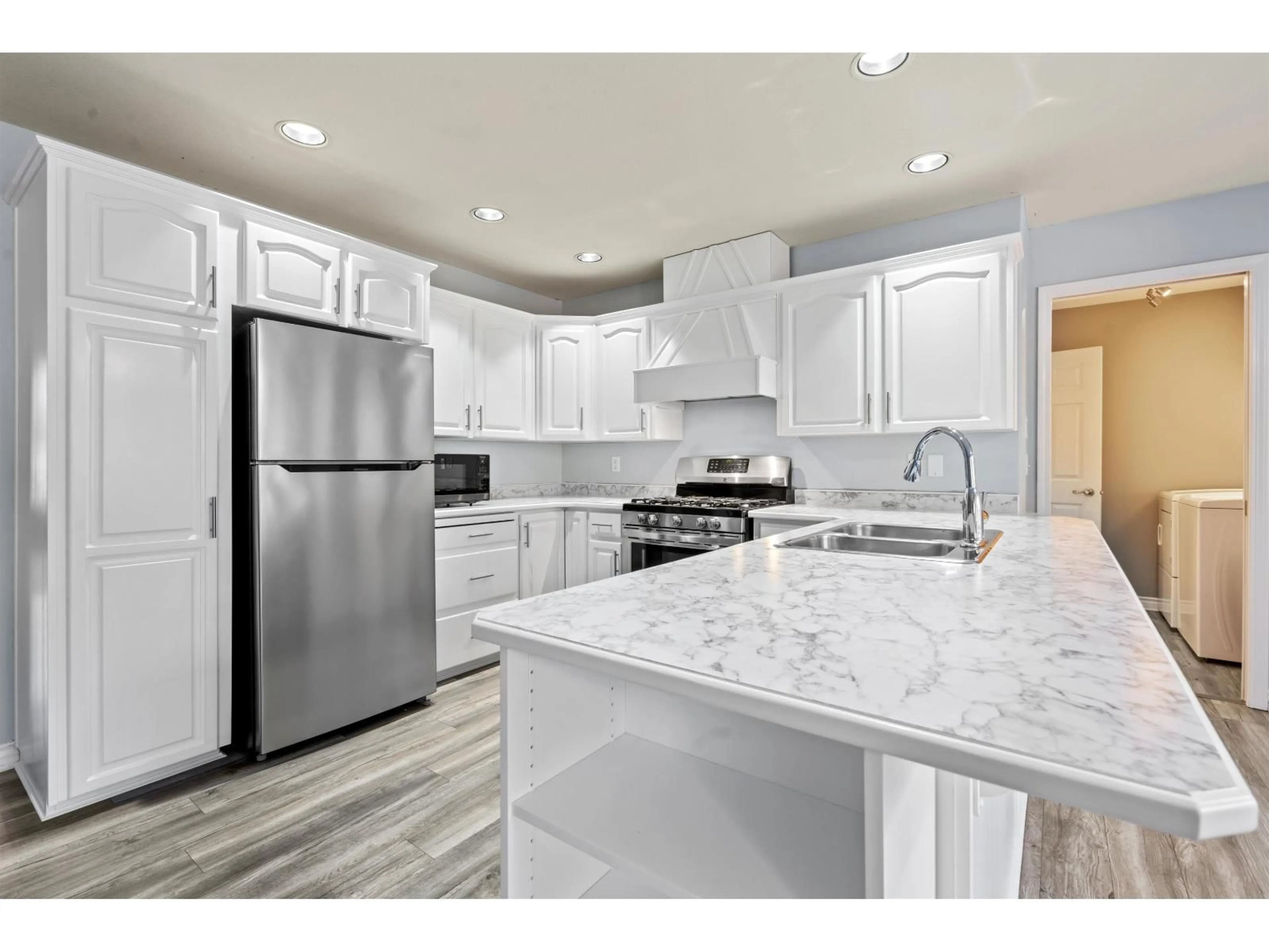 Open concept kitchen, ceramic/tile floor for 9067 TRATTLE, Langley British Columbia V1M2S5