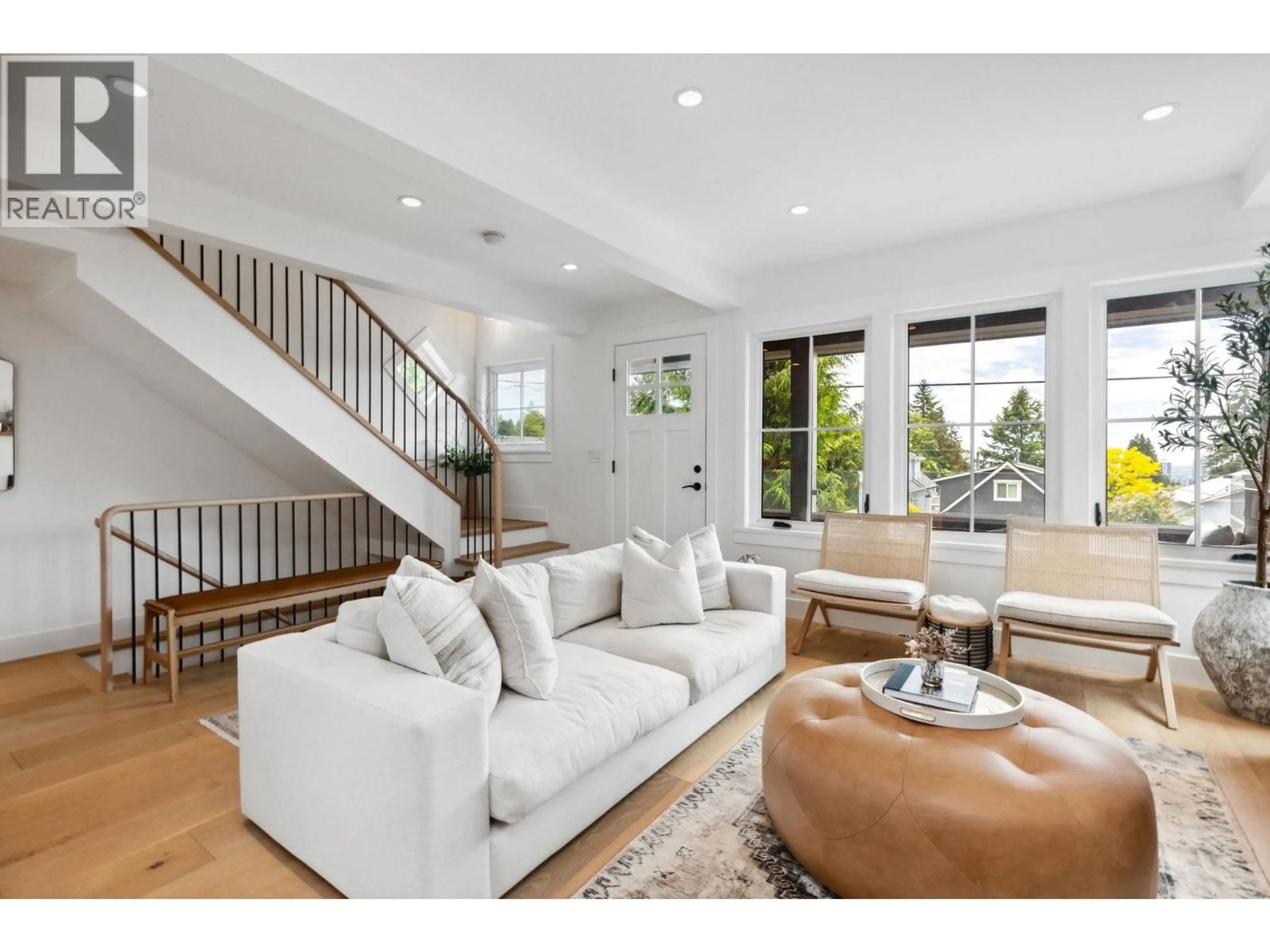 Living room with furniture, unknown for 230 28 STREET, North Vancouver British Columbia V7N1C2
