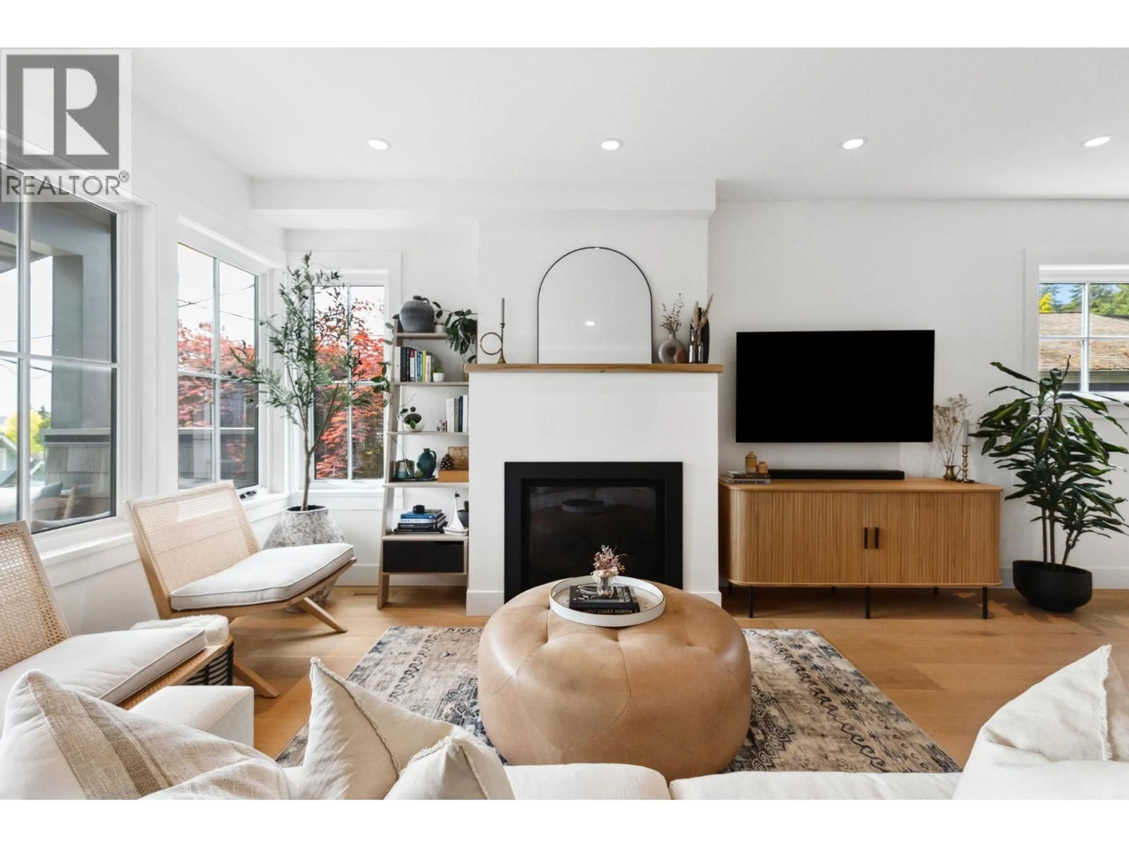 Living room with furniture, wood/laminate floor for 230 28 STREET, North Vancouver British Columbia V7N1C2