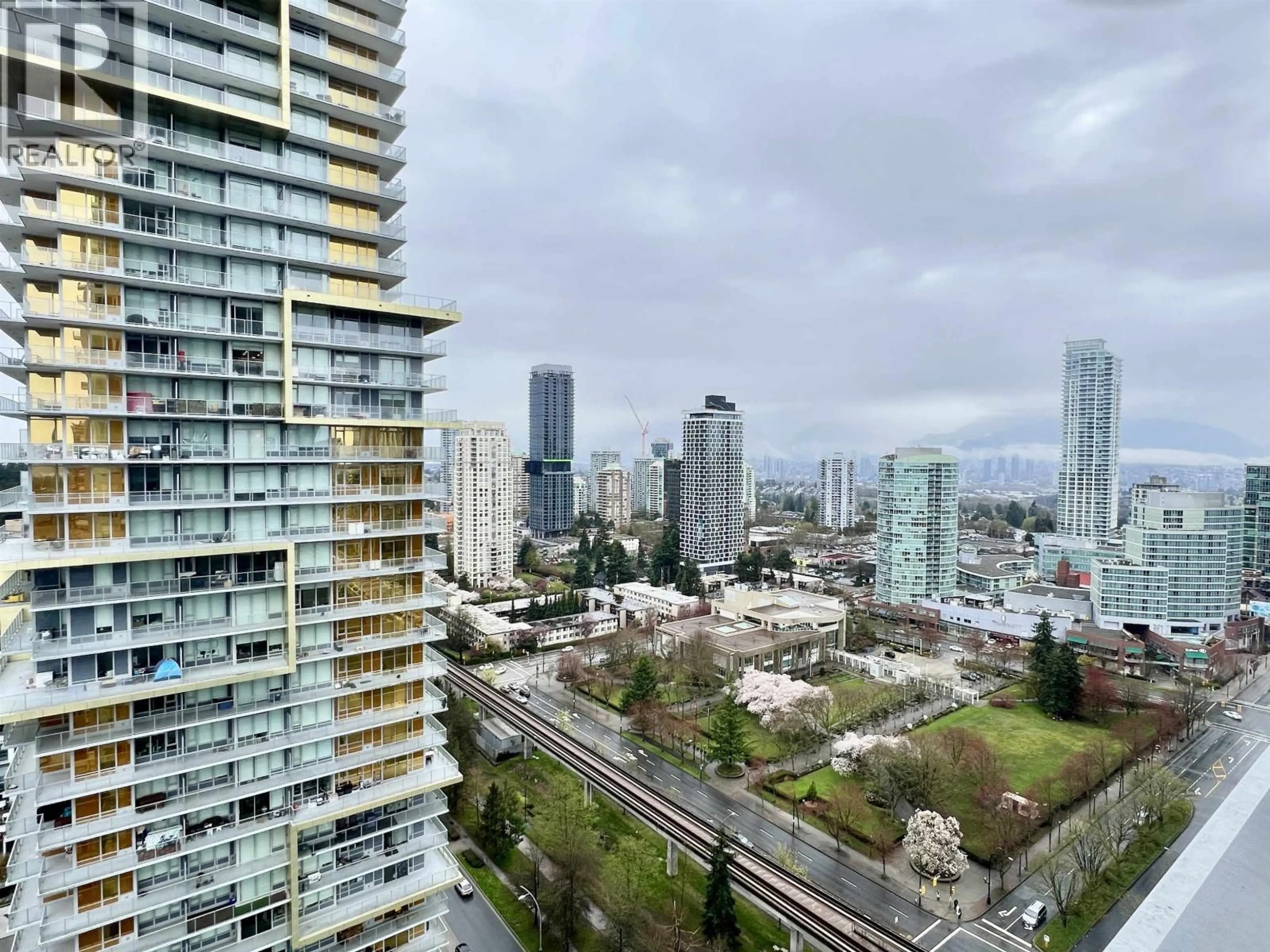 A pic from outside/outdoor area/front of a property/back of a property/a pic from drone, city buildings view from balcony for 2707 - 6333 SILVER AVENUE, Burnaby British Columbia V5H0C3
