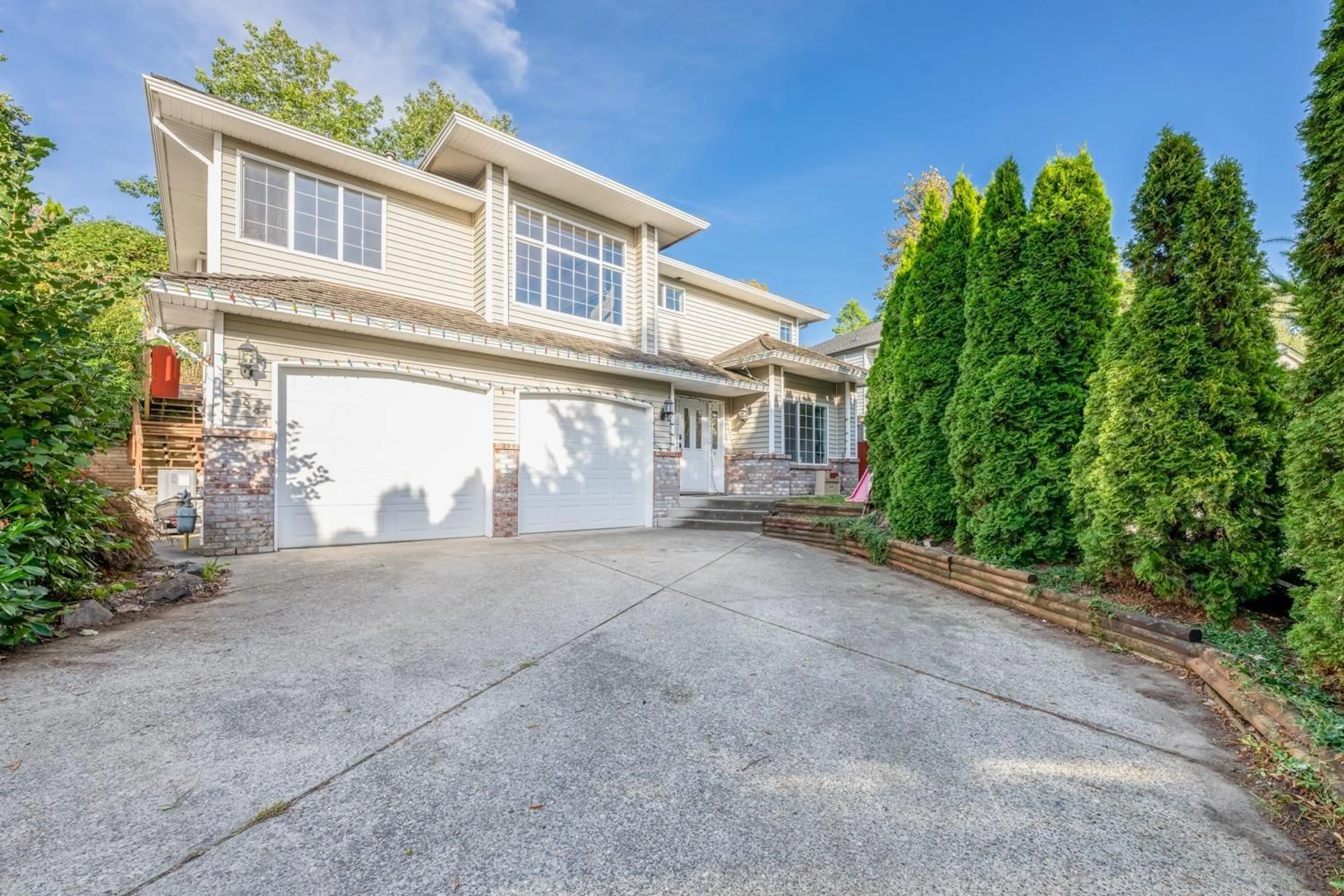 Home with vinyl exterior material, street for 35624 DINA, Abbotsford British Columbia V3G1L7