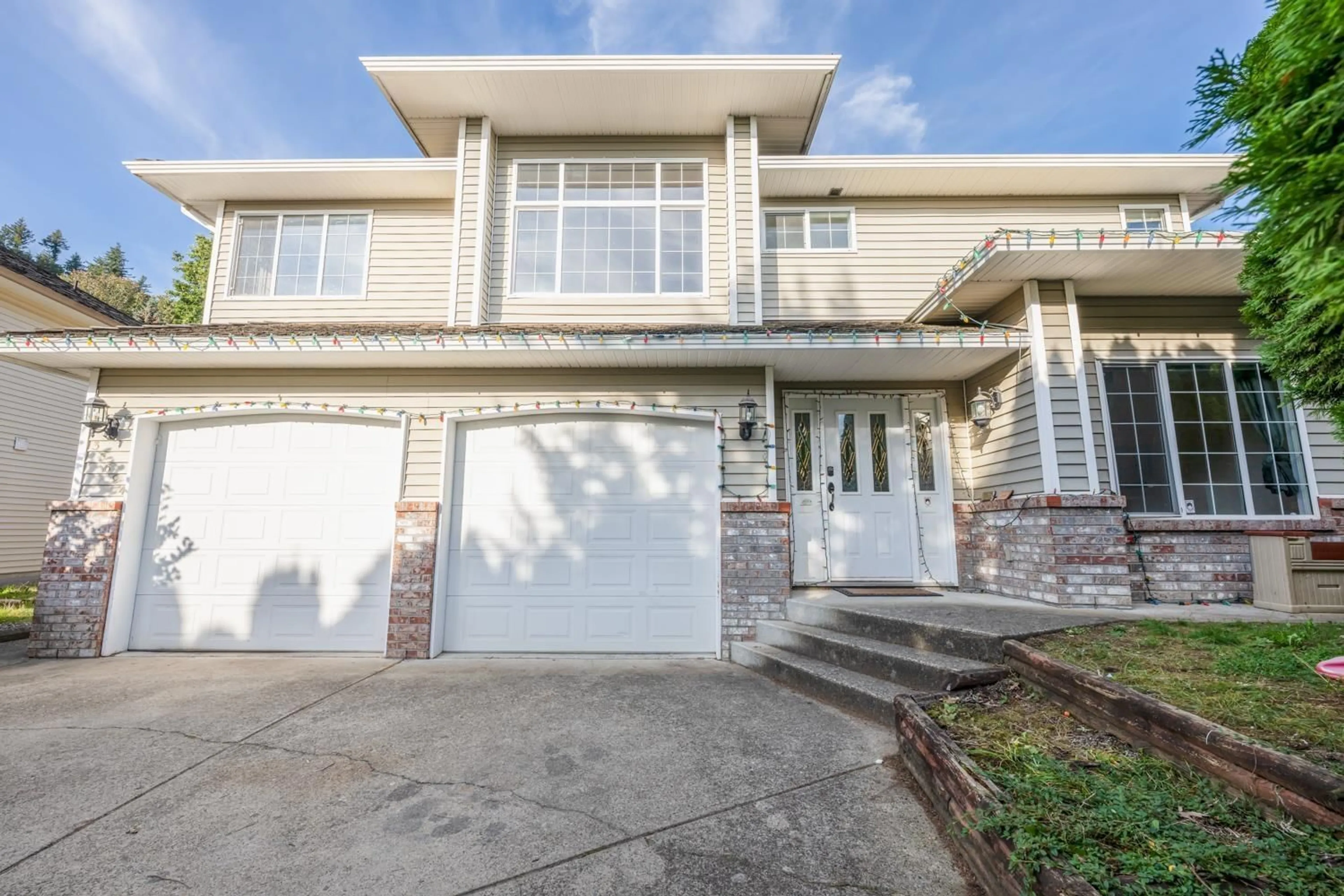 Home with vinyl exterior material, street for 35624 DINA, Abbotsford British Columbia V3G1L7