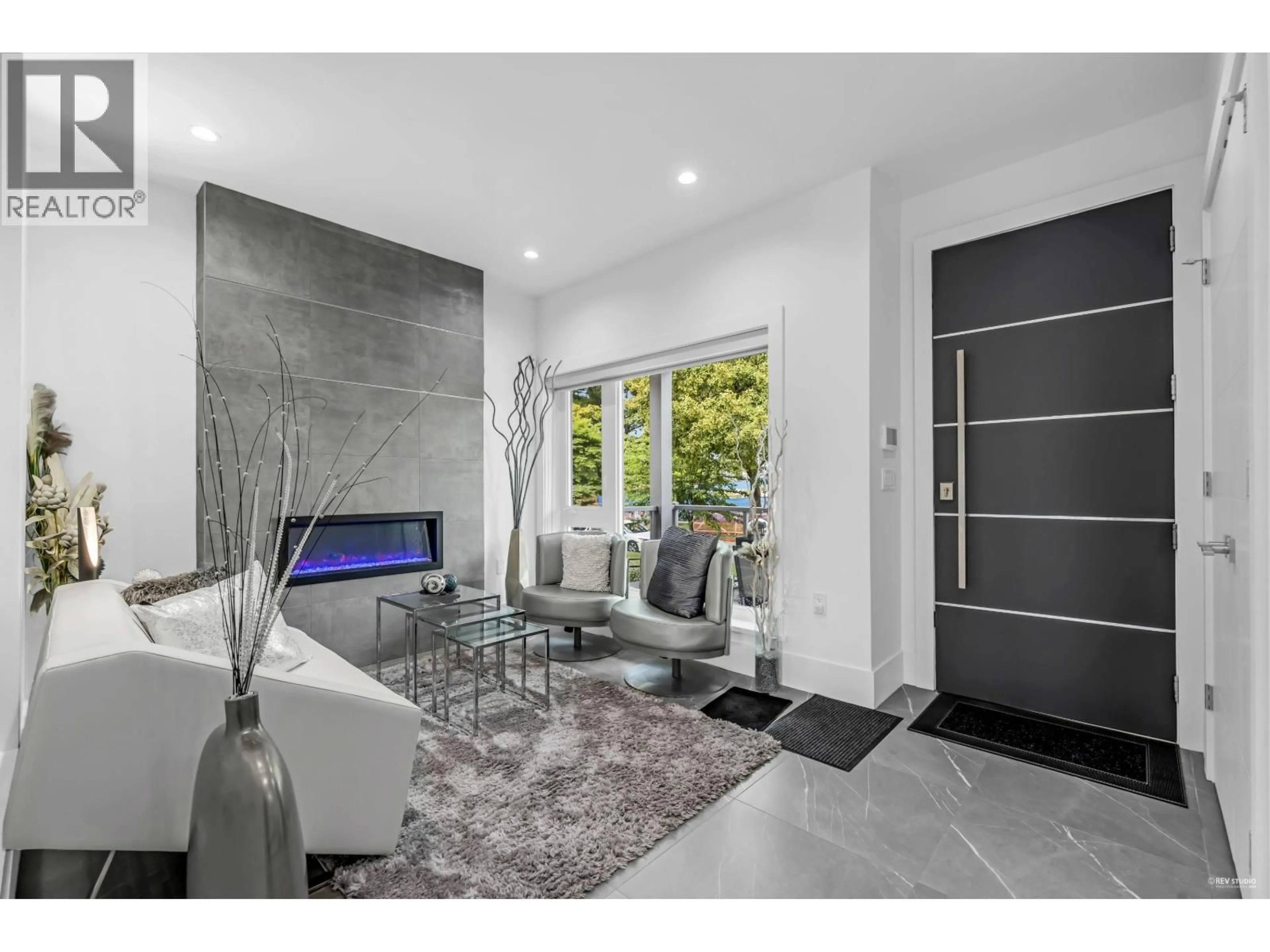 Indoor entryway for 250 53RD AVENUE, Vancouver British Columbia V5X1H9
