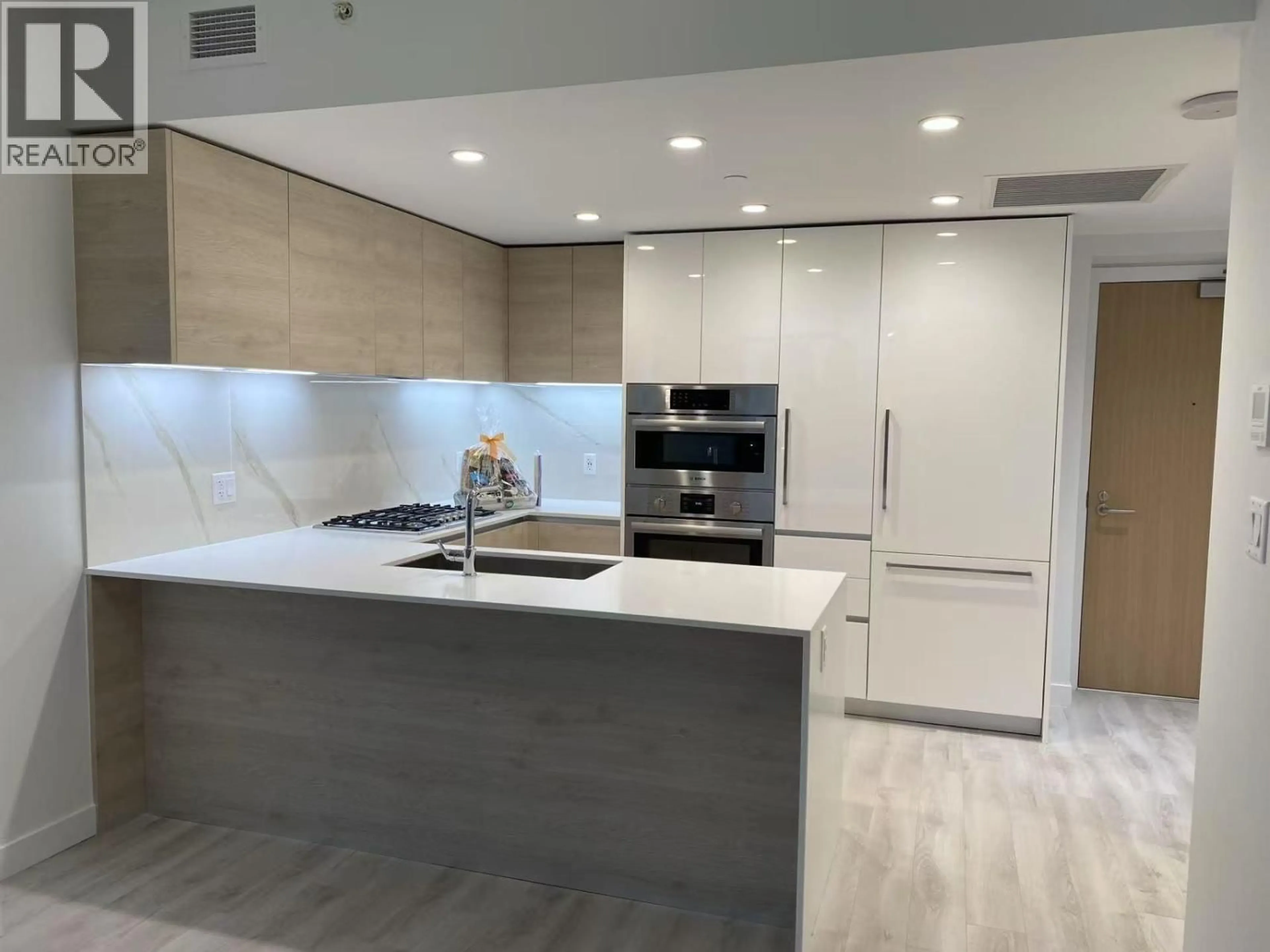 Contemporary kitchen, ceramic/tile floor for 505 - 2085 SKYLINE COURT, Burnaby British Columbia V5C0M6